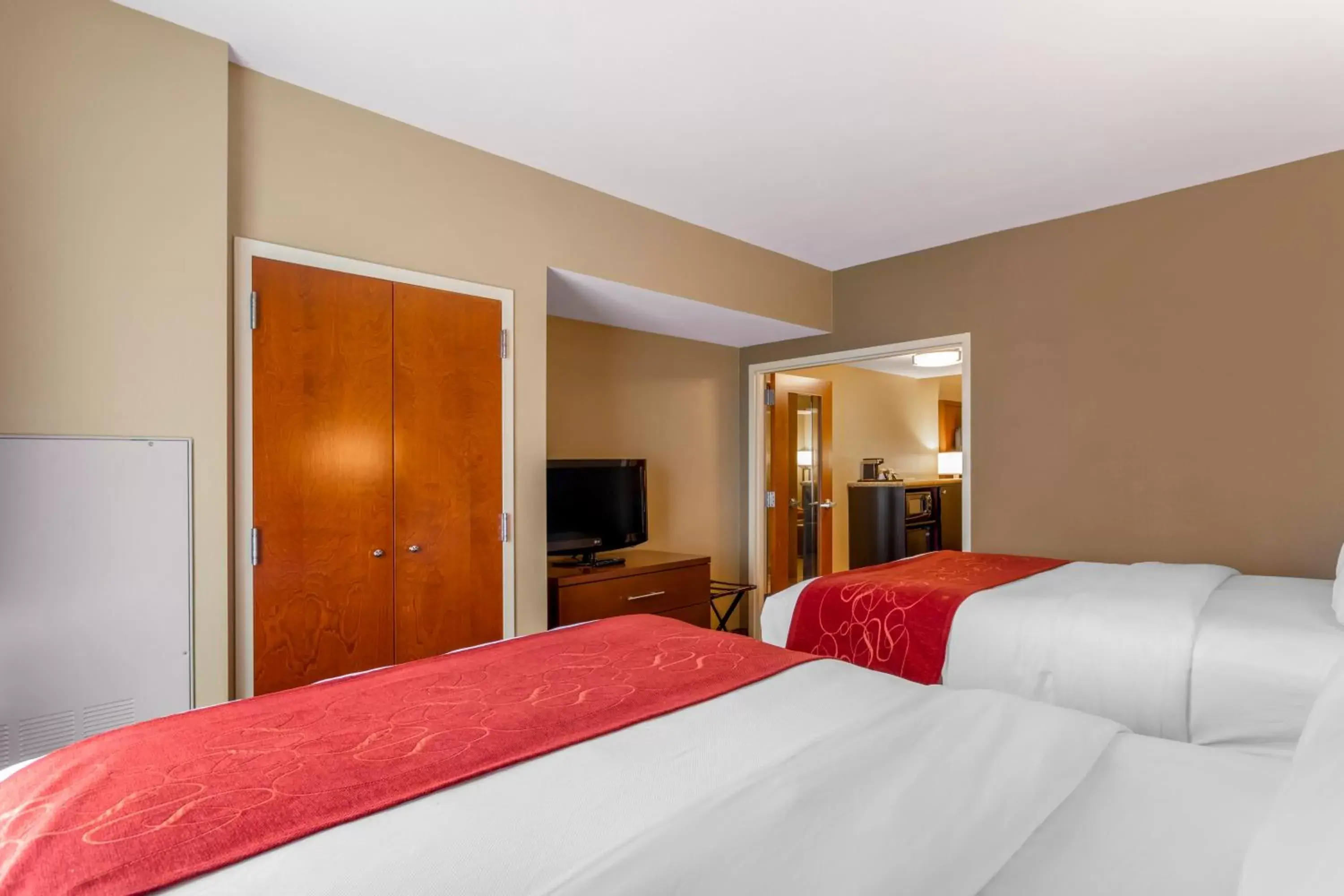 Bed in Comfort Suites North Knoxville