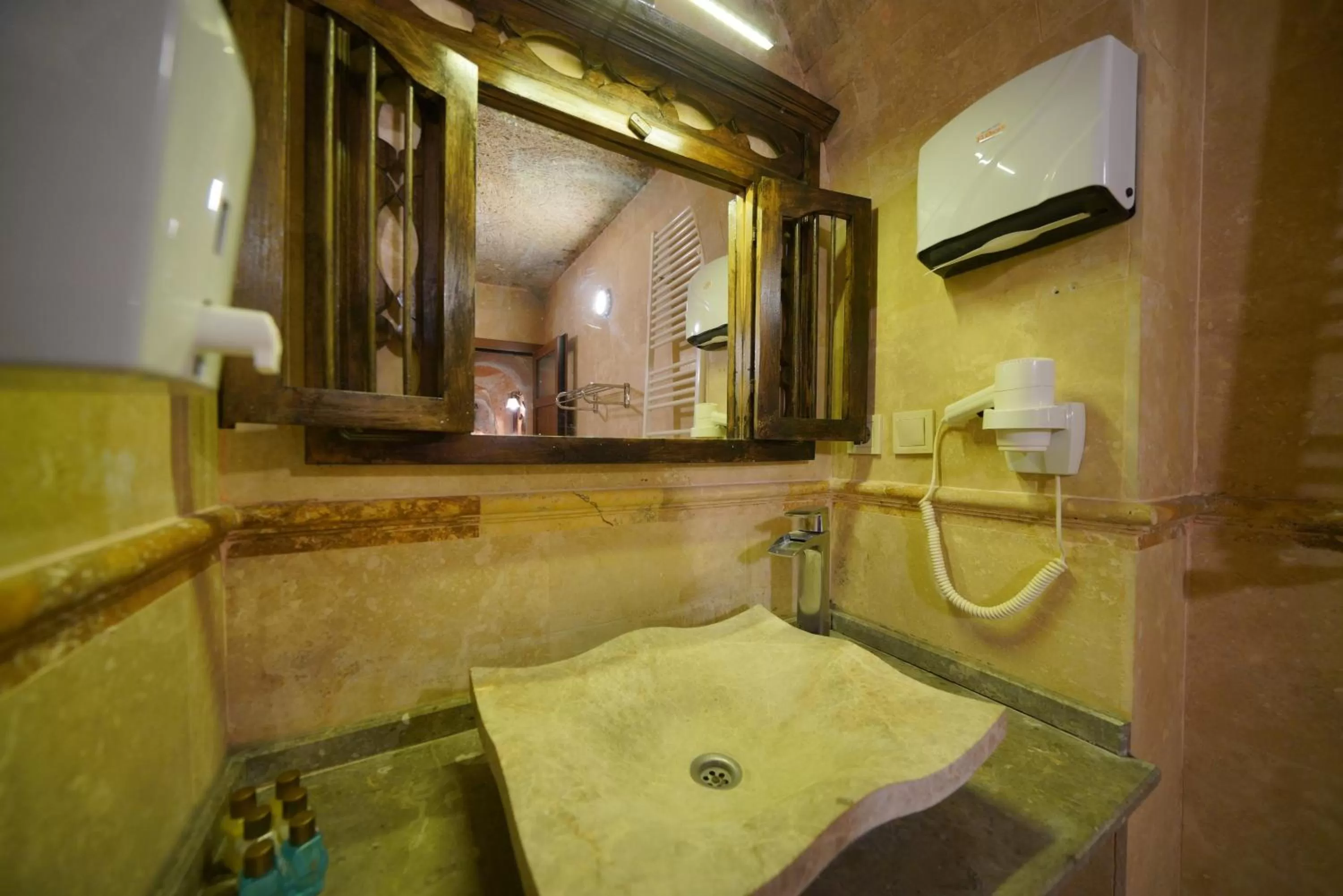 Bathroom in Shoestring Cave House