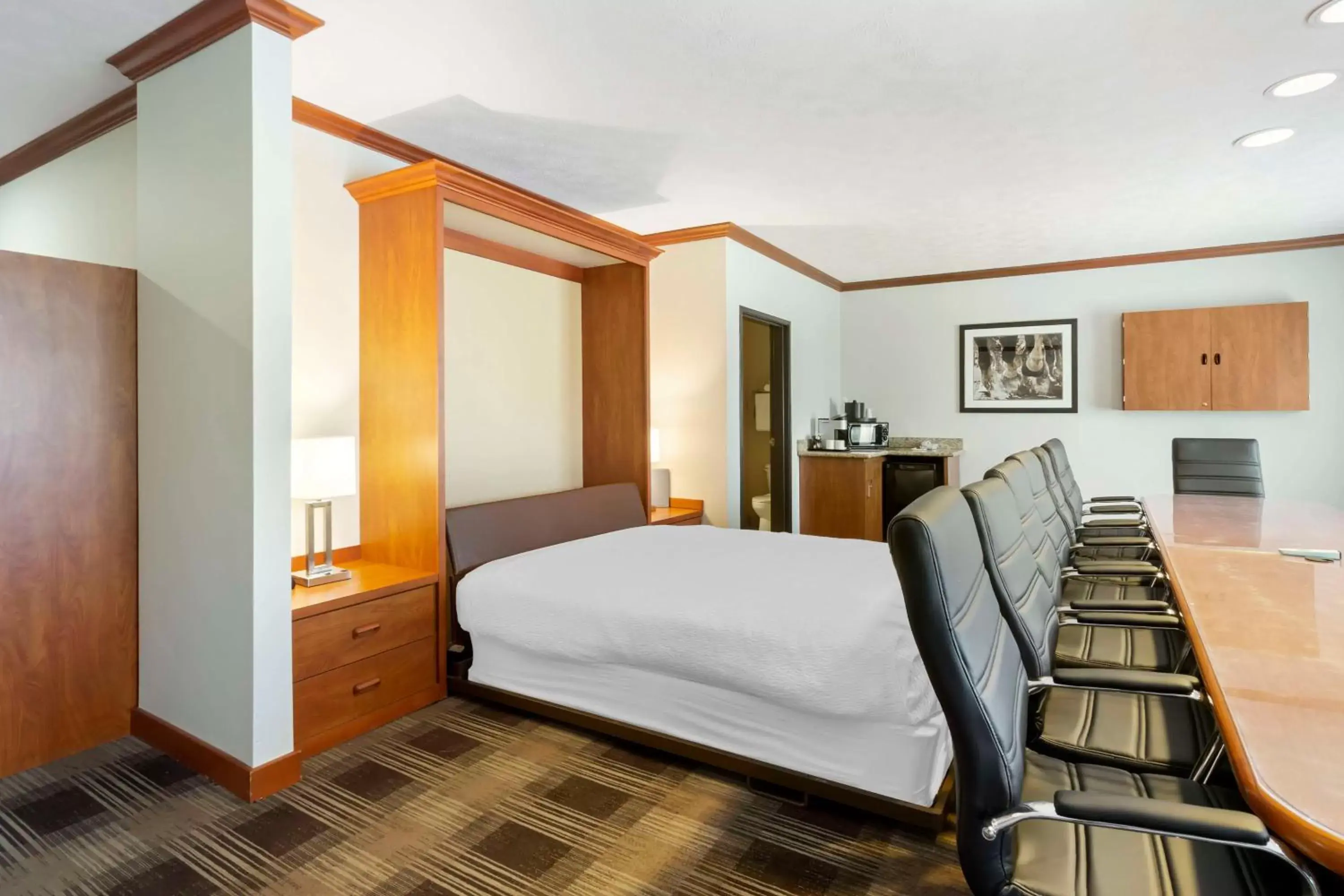 Queen Room with Murphy Bed and Board Room - Non-Smoking in Best Western Plus The Inn at Horse Heaven Queen Room with Murphy Bed and Board Room - Non-Smoking in Best Western Plus The Inn at Horse Heaven