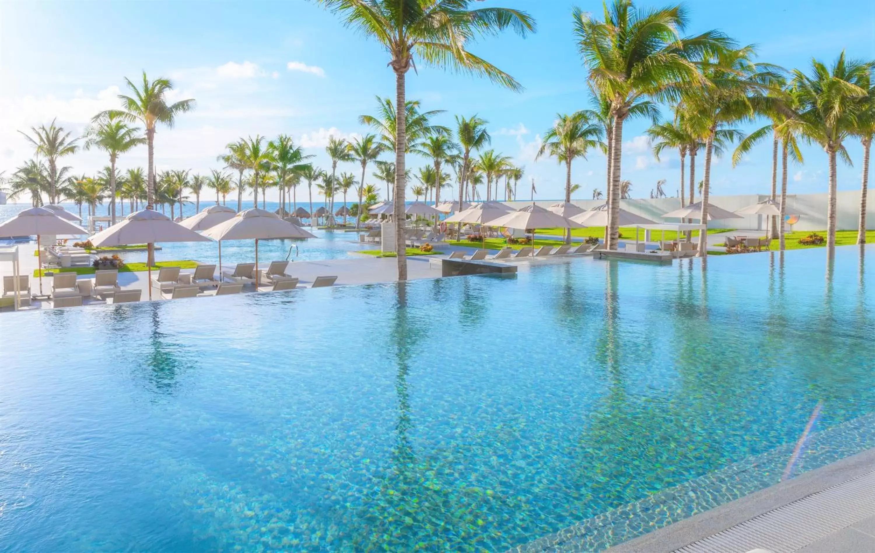 Swimming Pool in Garza Blanca Resort & Spa Cancun