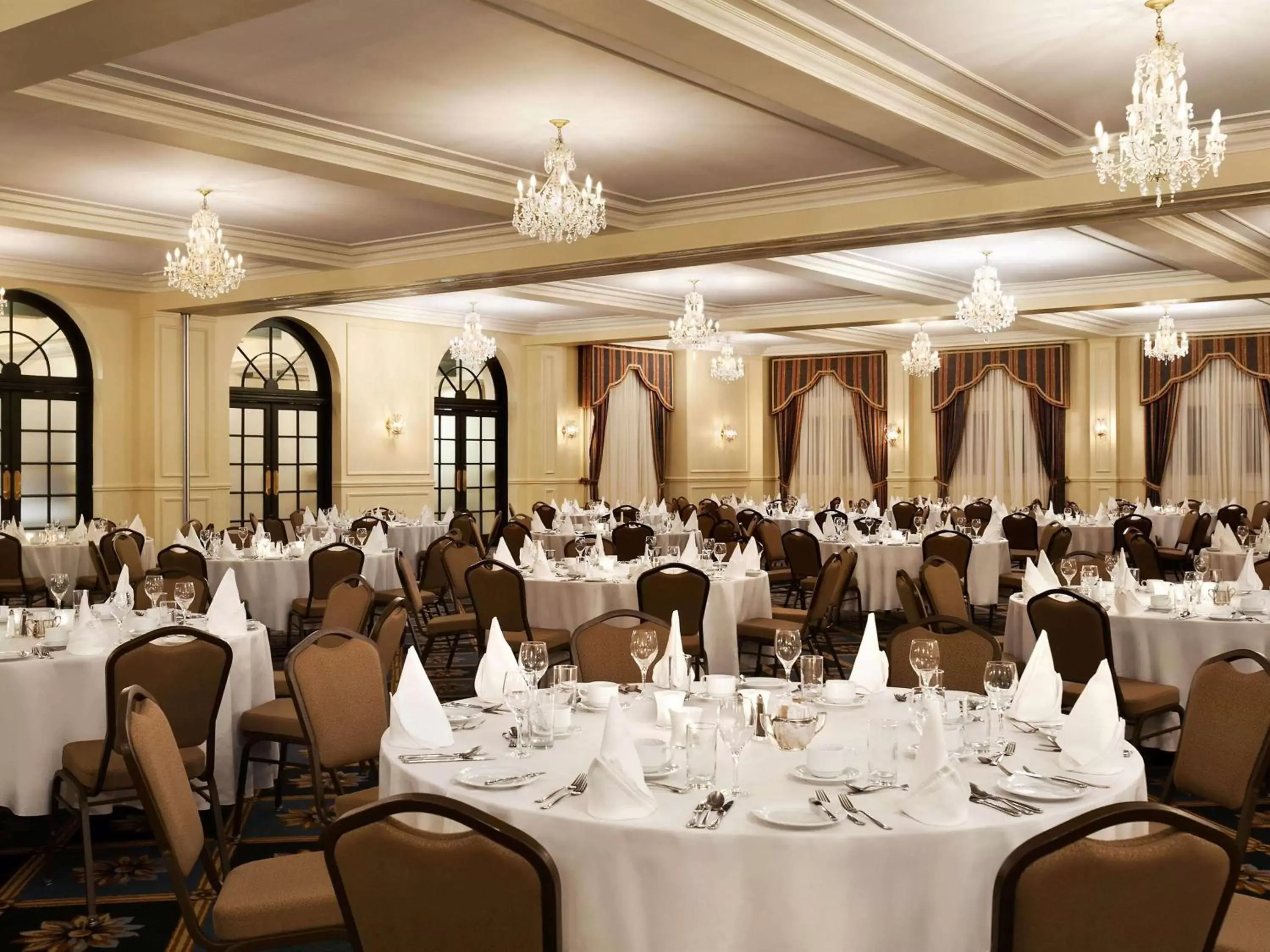 Meeting/conference room, Restaurant/Places to Eat in Fairmont Le Manoir Richelieu