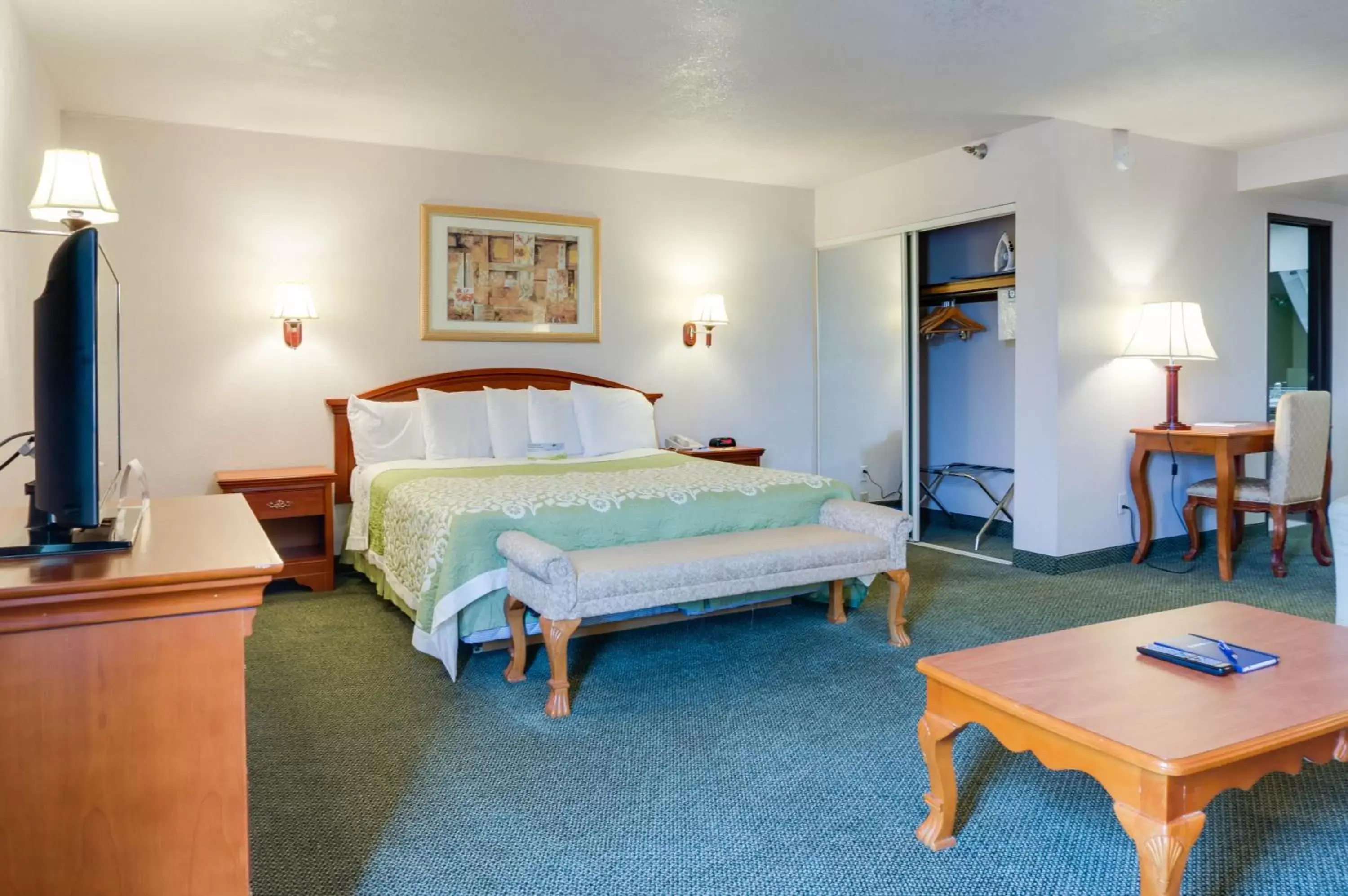 Bed in Days Inn & Suites by Wyndham Fullerton