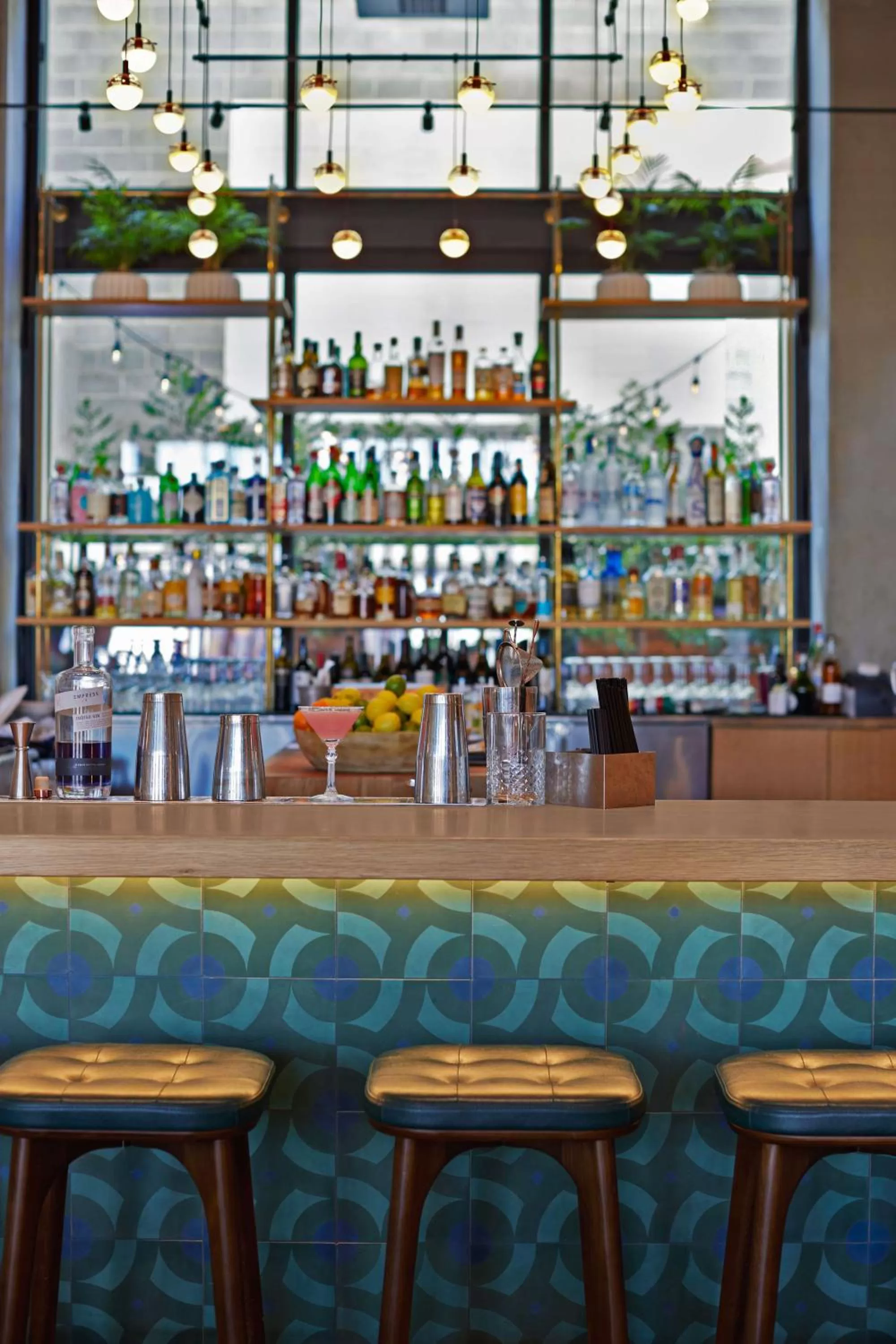 Lounge or bar in Tapestry By Hilton The Fort Sutter Hotel Sacramento, Ca