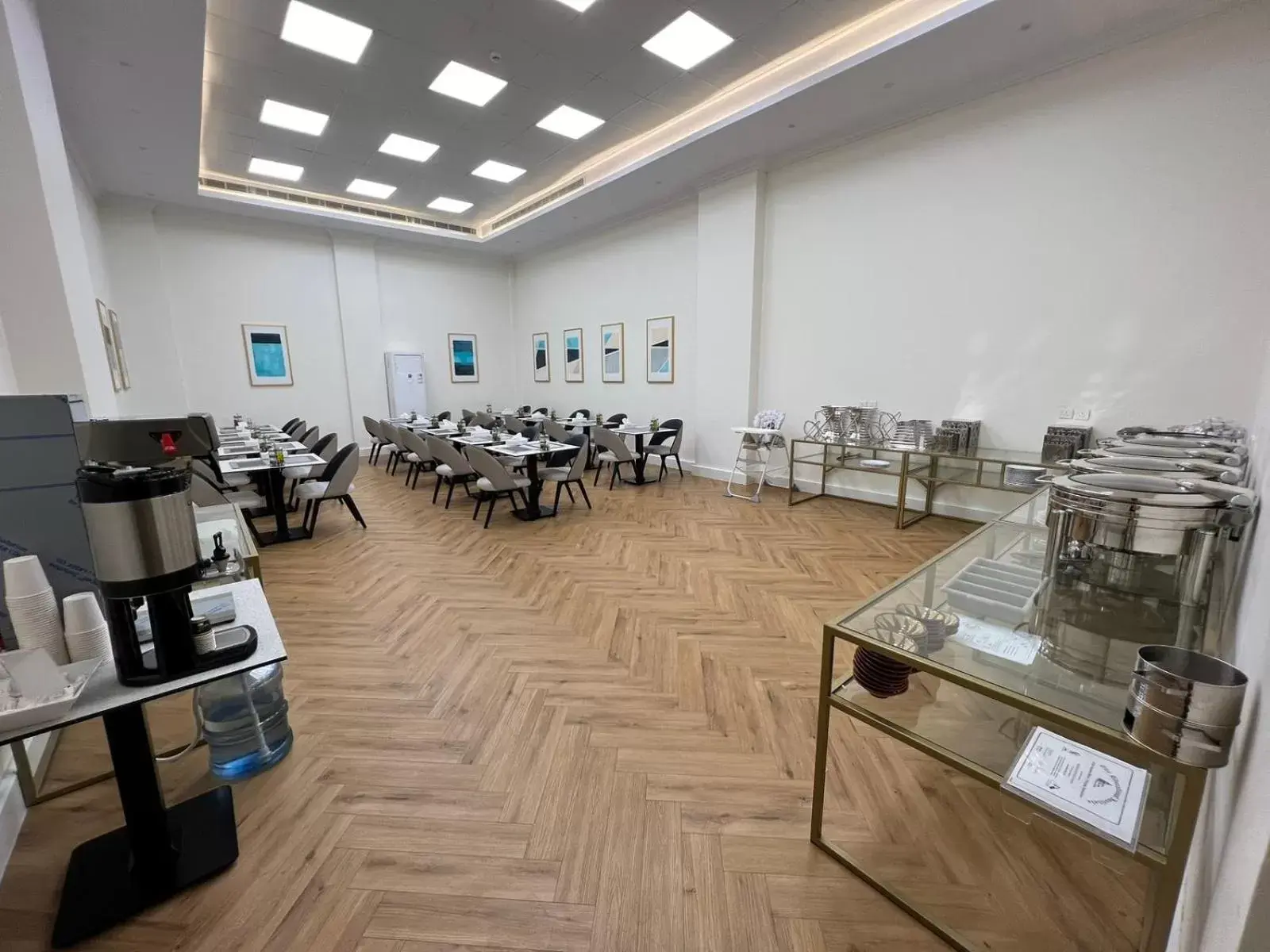 Restaurant/places to eat in Smayah Hotel Restaurant/places to eat in Smayah Hotel