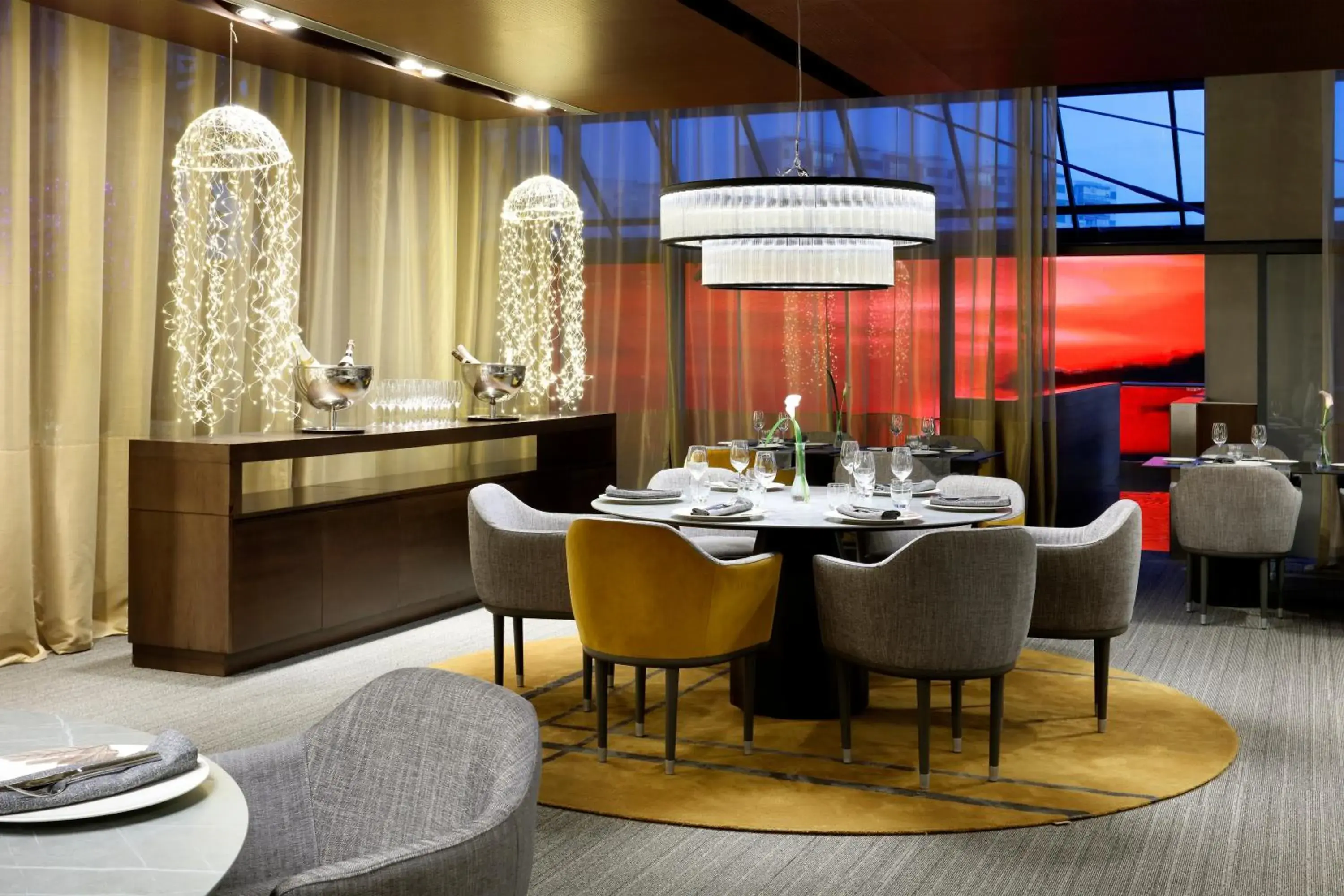 Restaurant/places to eat in Hesperia Fira Restaurant/places to eat in Hesperia Fira