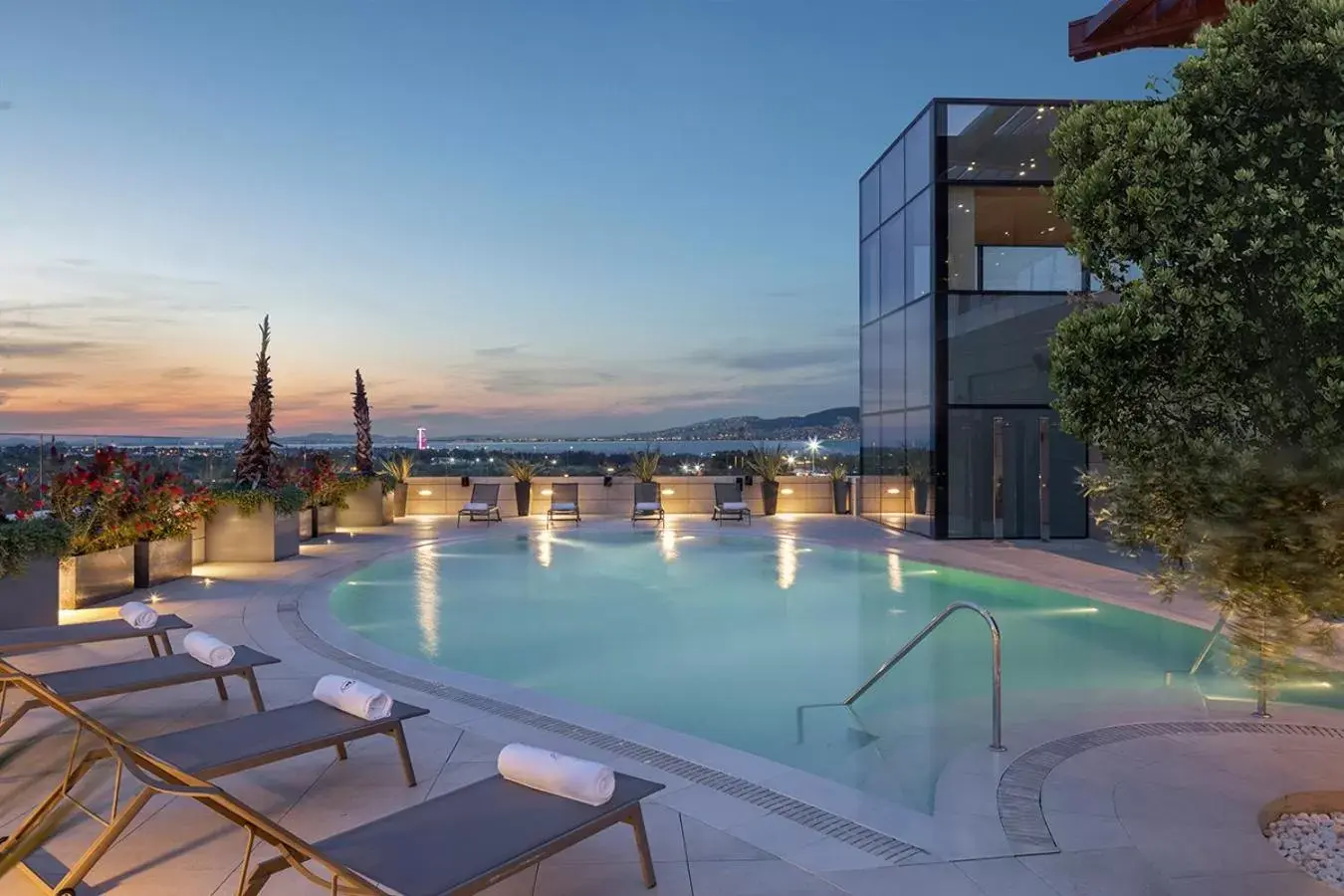 Swimming pool in Hyatt Regency Izmir IstinyePark Swimming pool in Hyatt Regency Izmir IstinyePark