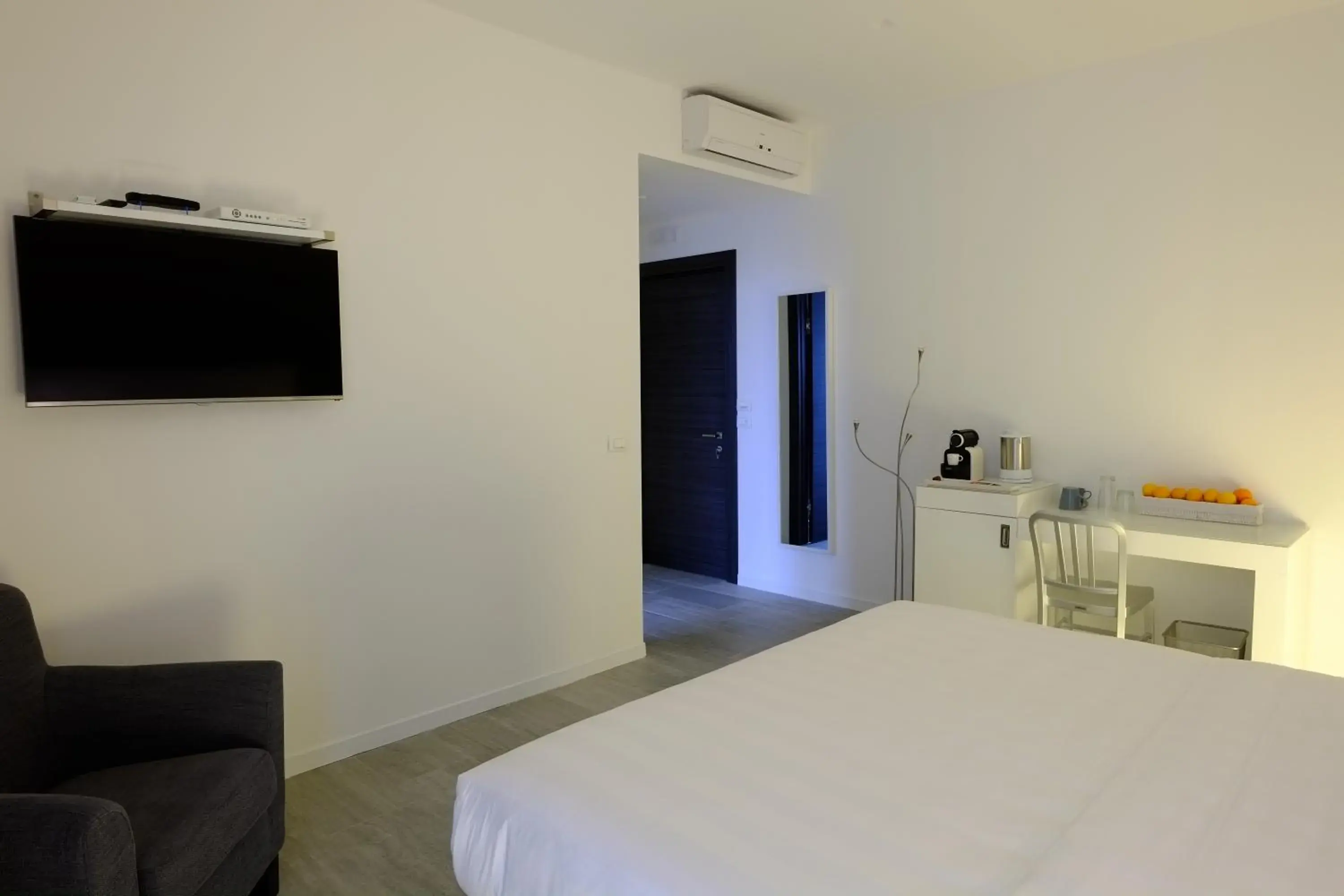 Bedroom, Bed in Made to Measure Business Bedroom, Bed in Made to Measure Business