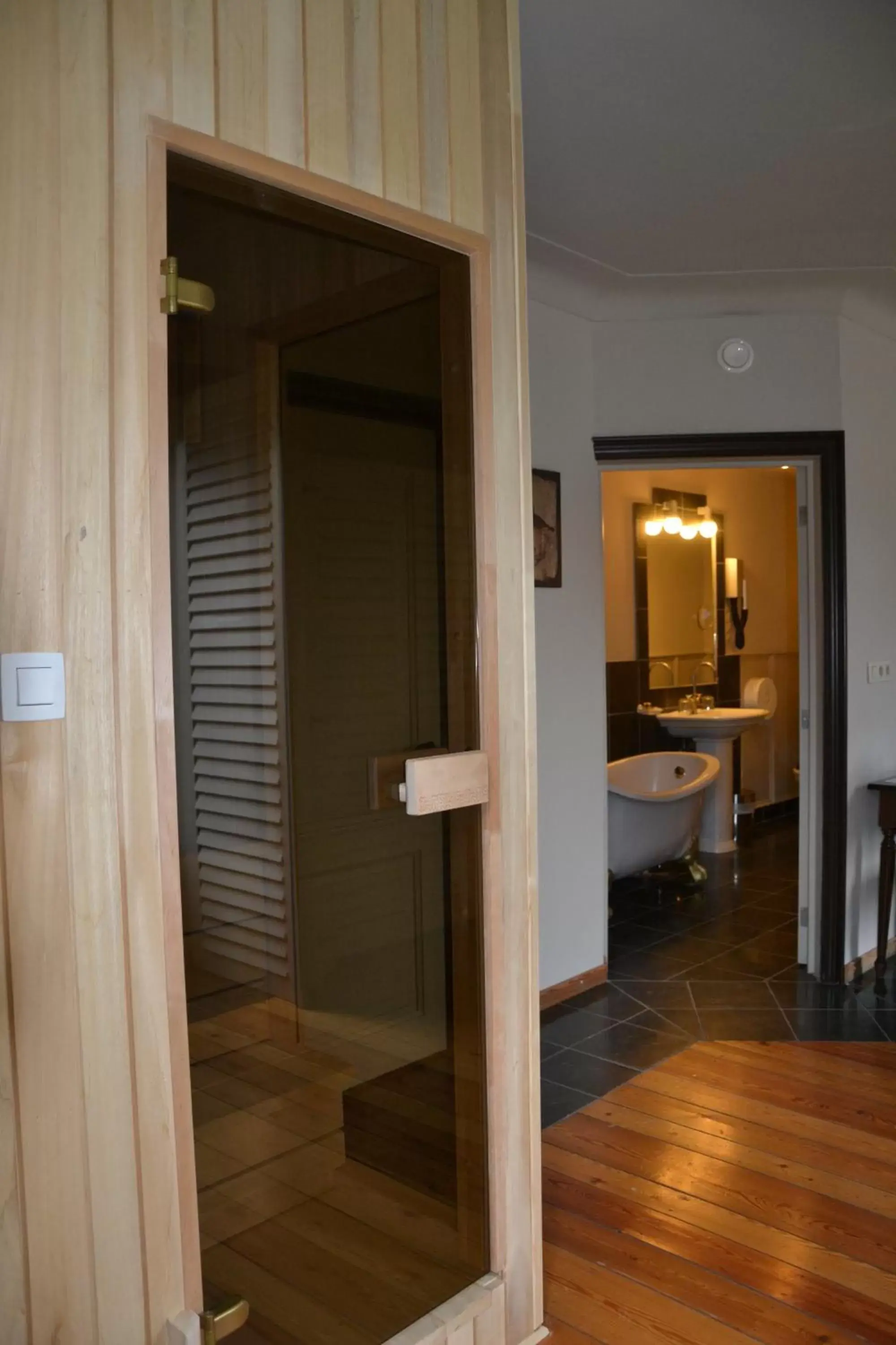 Sauna, Bathroom in Thermae Grimbergen Hotel