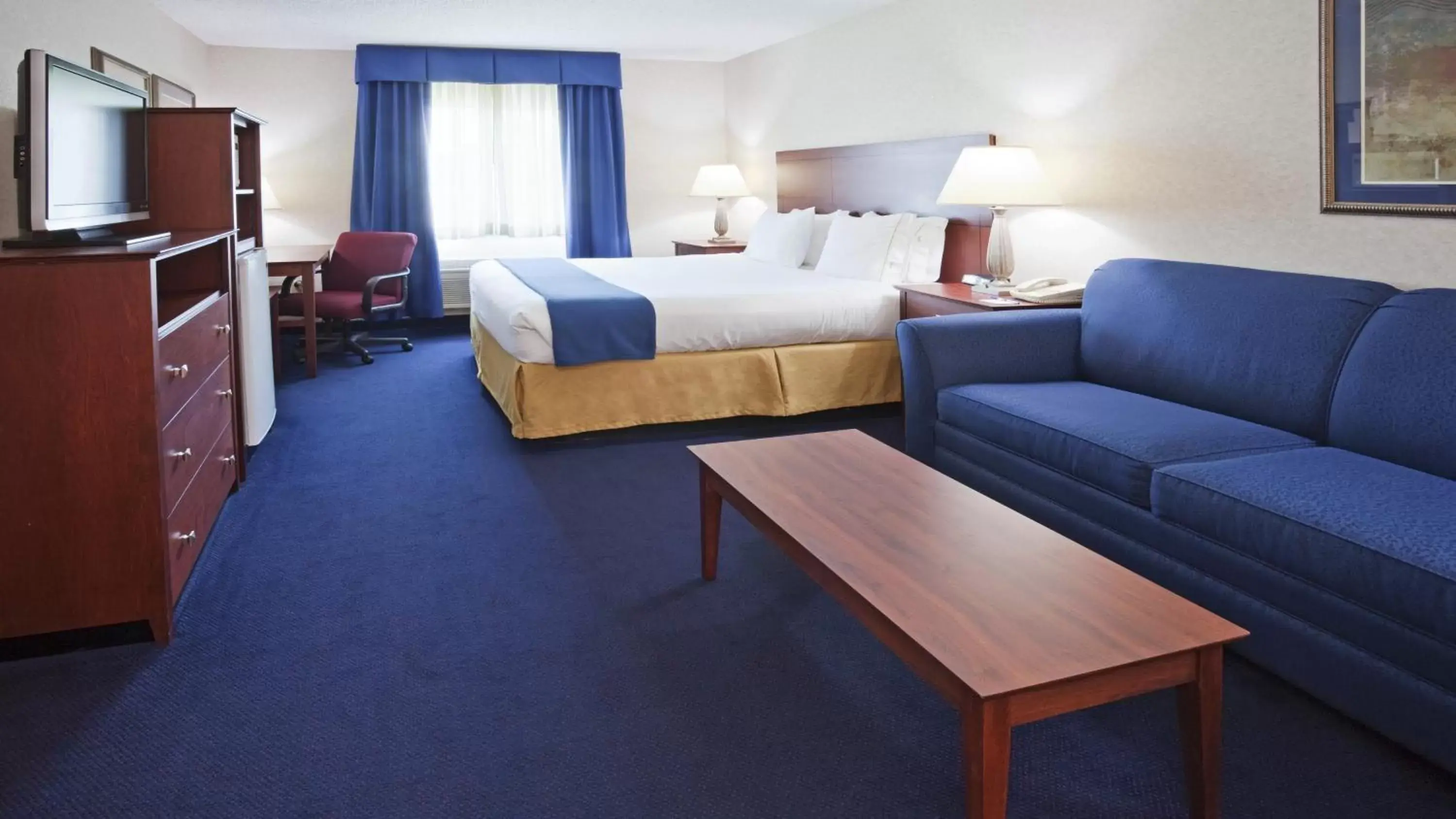 Photo of the whole room in Holiday Inn Express Deforest, an IHG Hotel