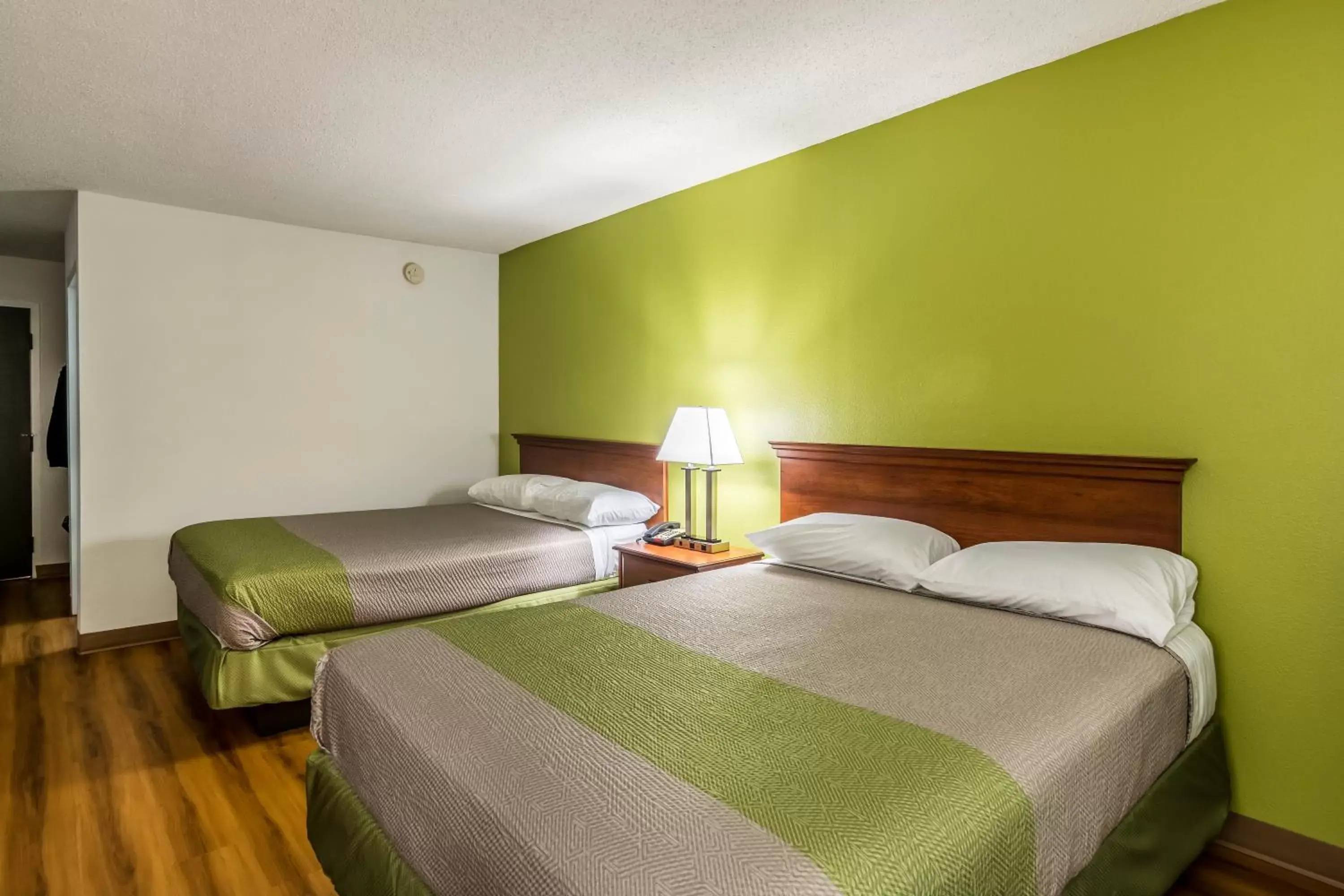 Bed in Motel 6-Petersburg, VA - Fort Lee