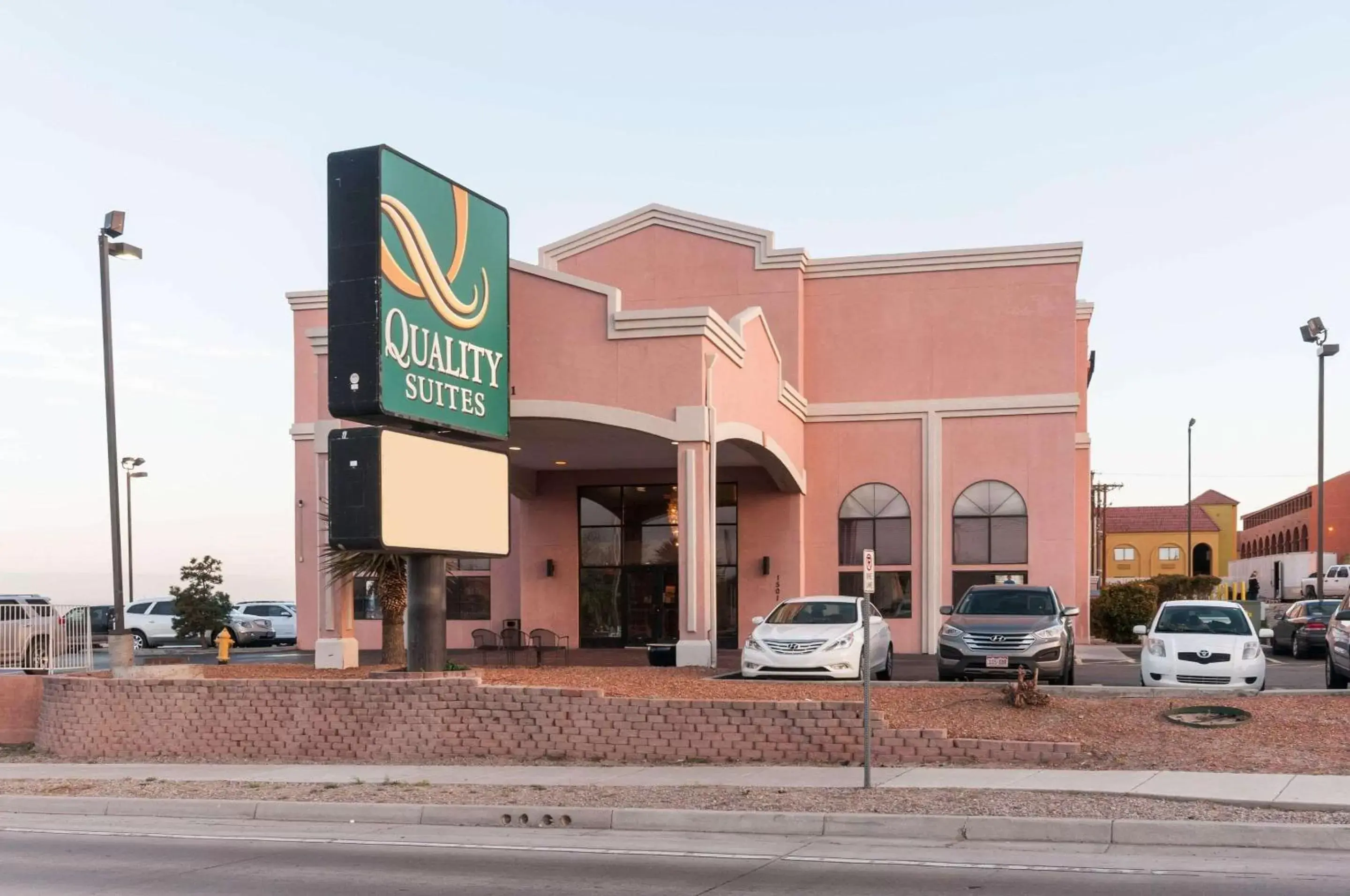 Property Building in Quality Suites Albuquerque Airport