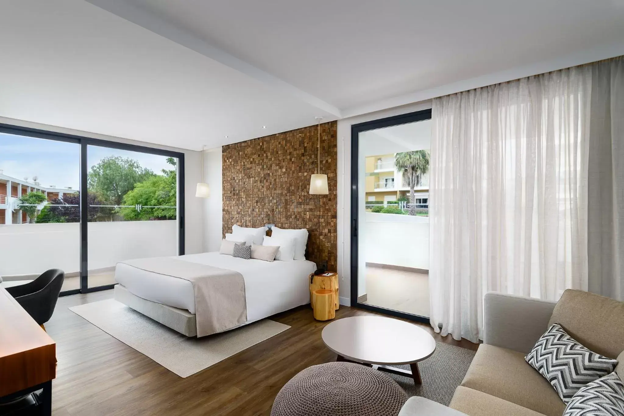 Bed in Jupiter Marina Hotel - Couples & Spa