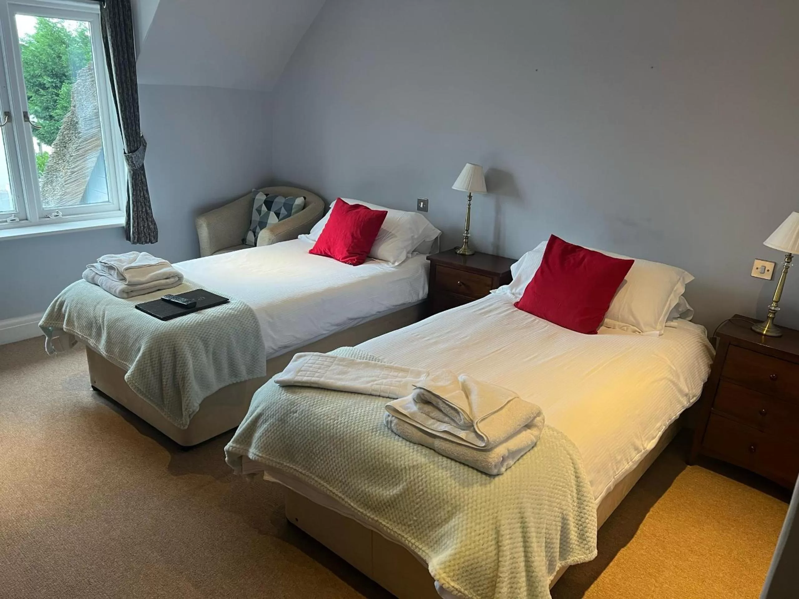 Bedroom, Bed in The George Inn