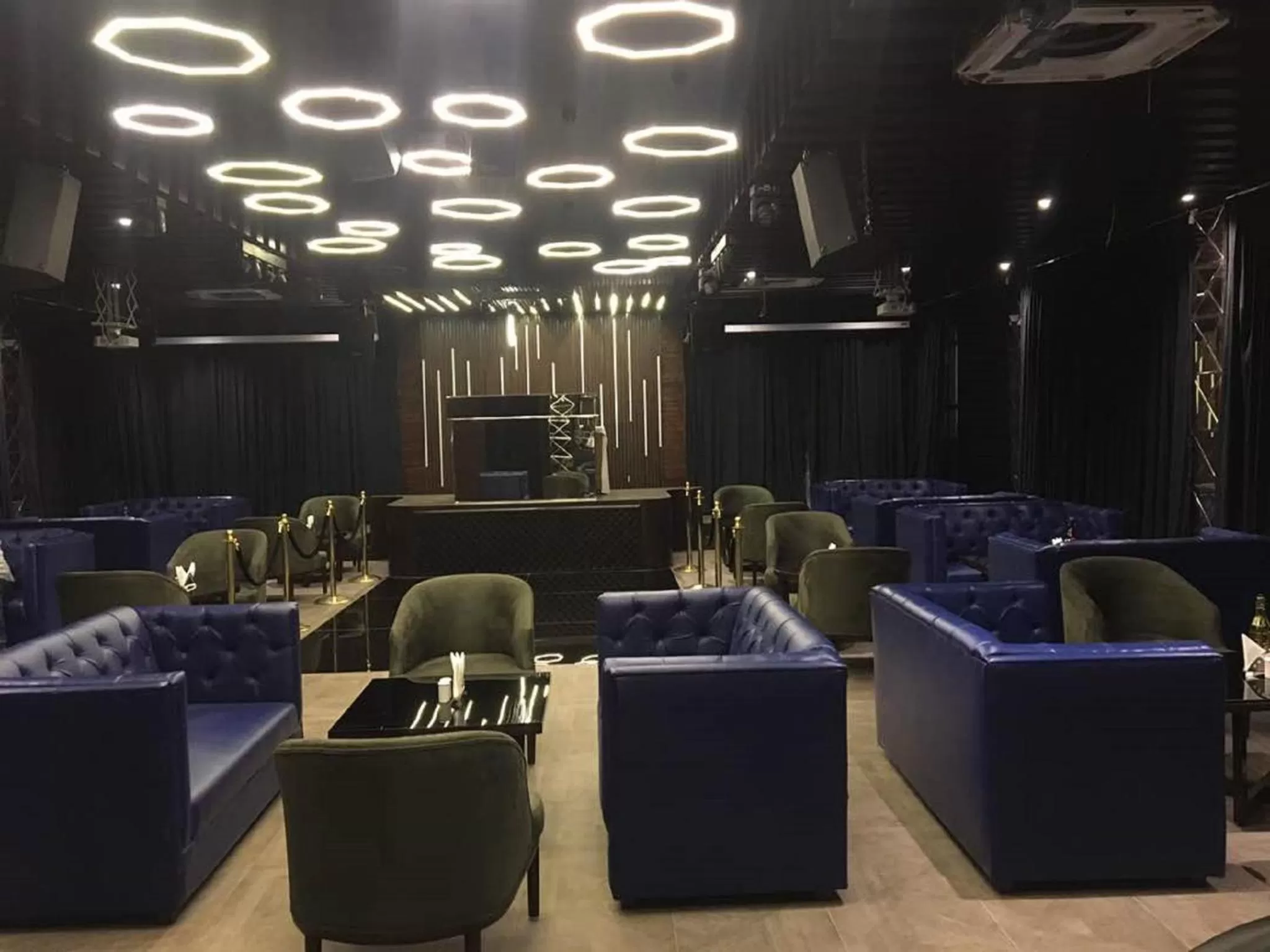 Lounge or bar in Bravia Hotel Manali Inn