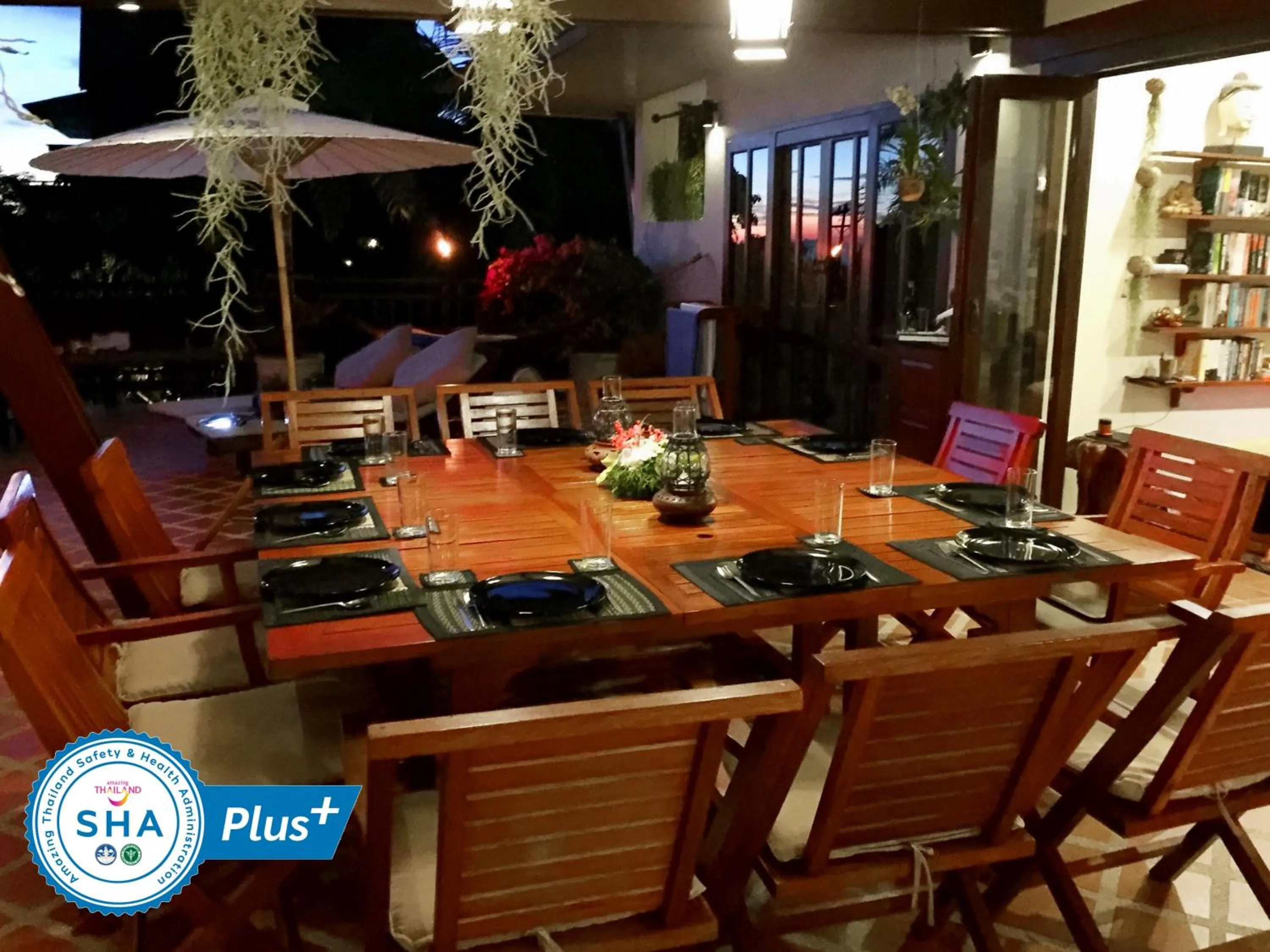 Restaurant/places to eat in Baan KanTiang See Villas - SHA Extra Plus