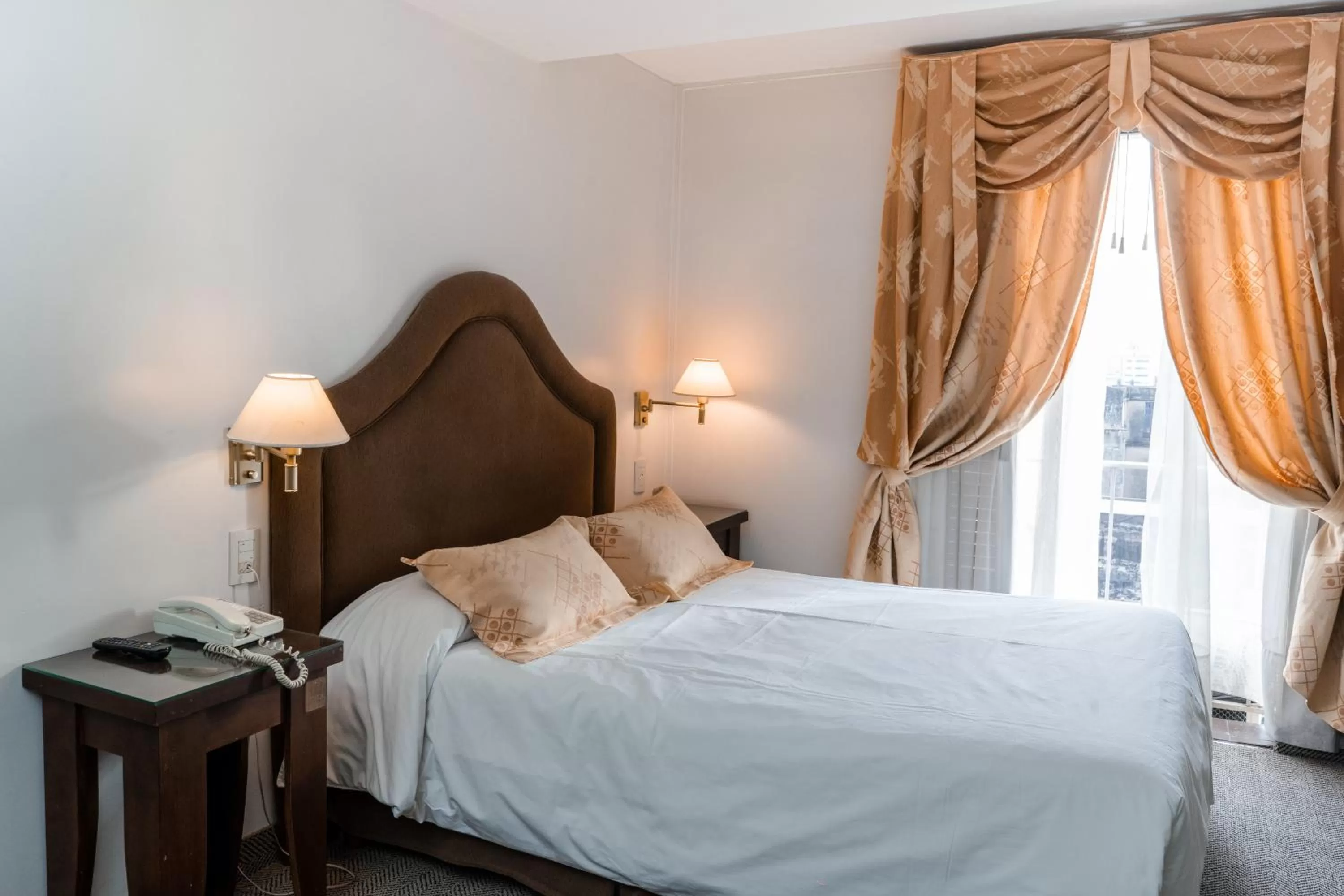 Bed in Hotel Metropol