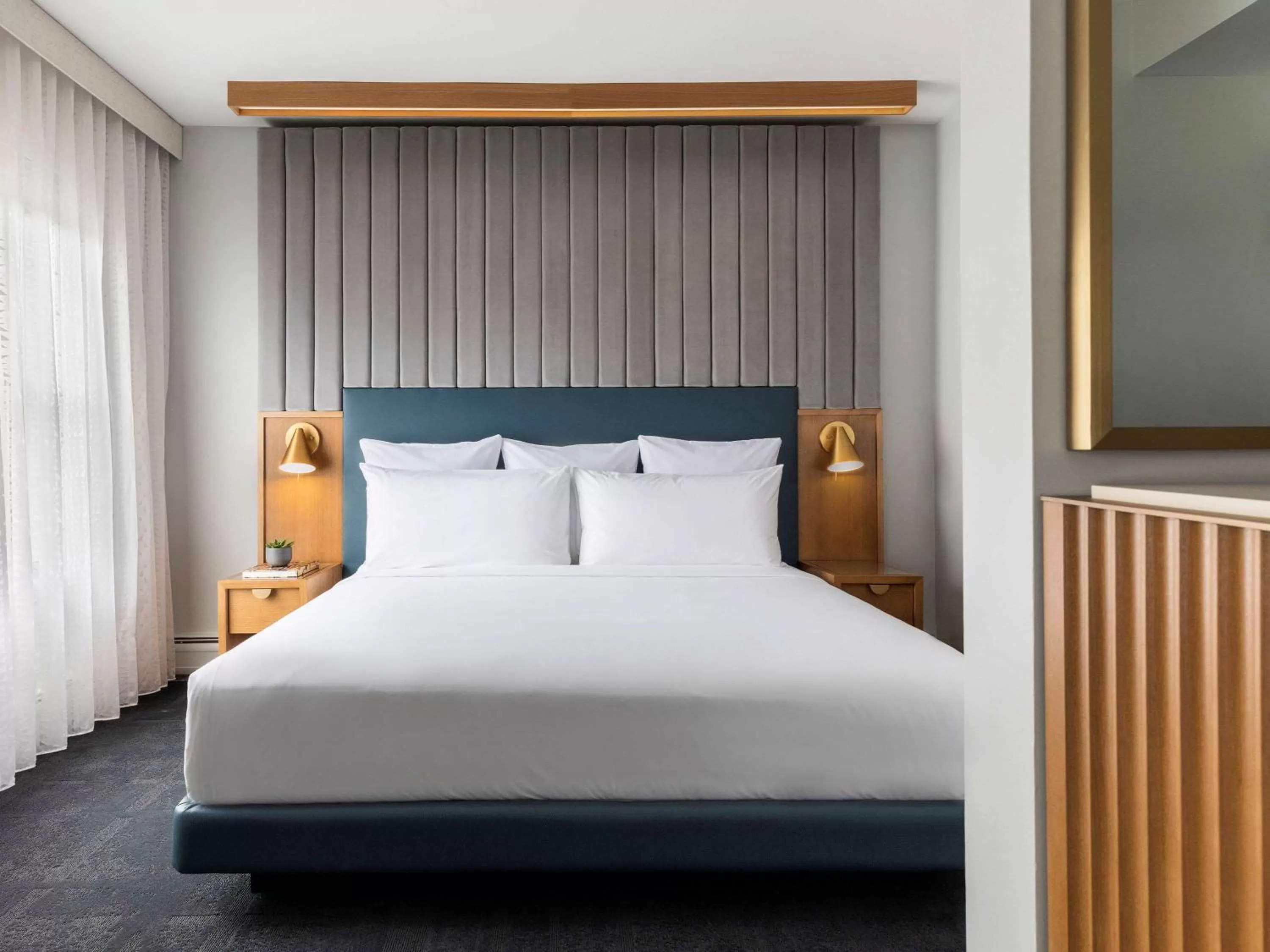 Photo of the whole room, Bed in 21c Museum Hotel Chicago