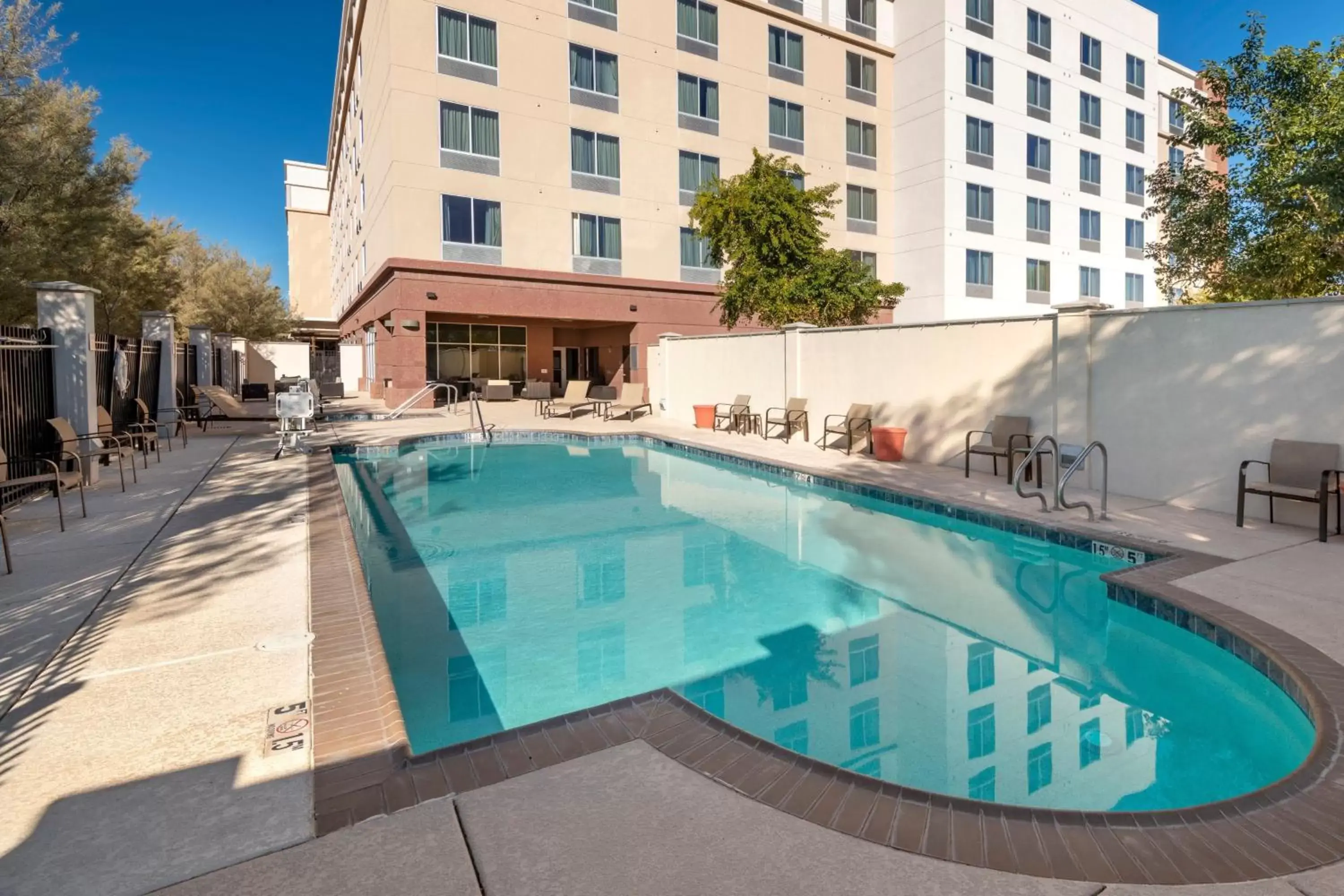 Swimming Pool in Courtyard Phoenix Chandler/Fashion Center