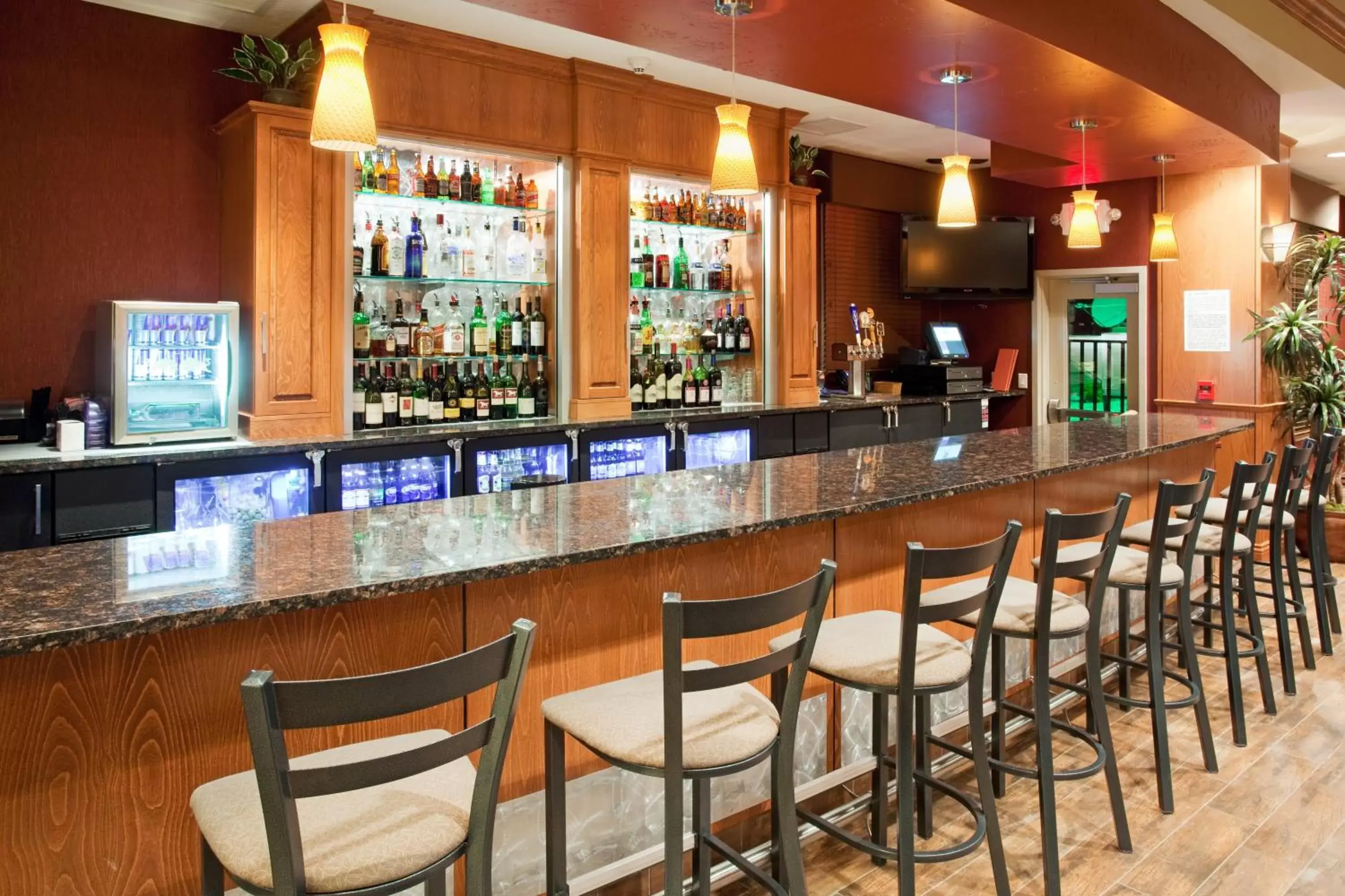 Lounge or bar, Lounge/Bar in Holiday Inn Hotel & Suites Grand Junction-Airport, an IHG Hotel
