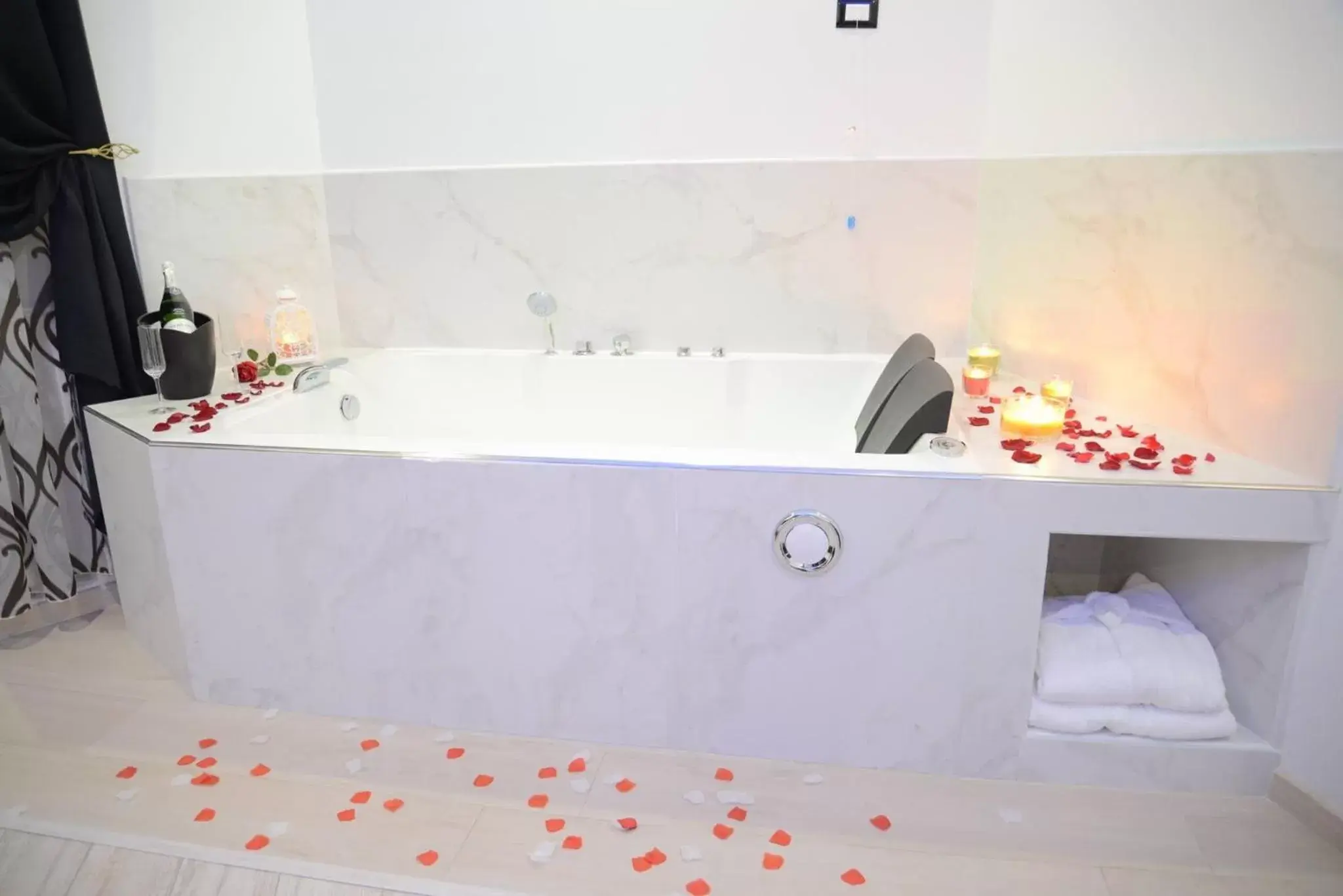 Hot Tub in Escape Luxury Suite