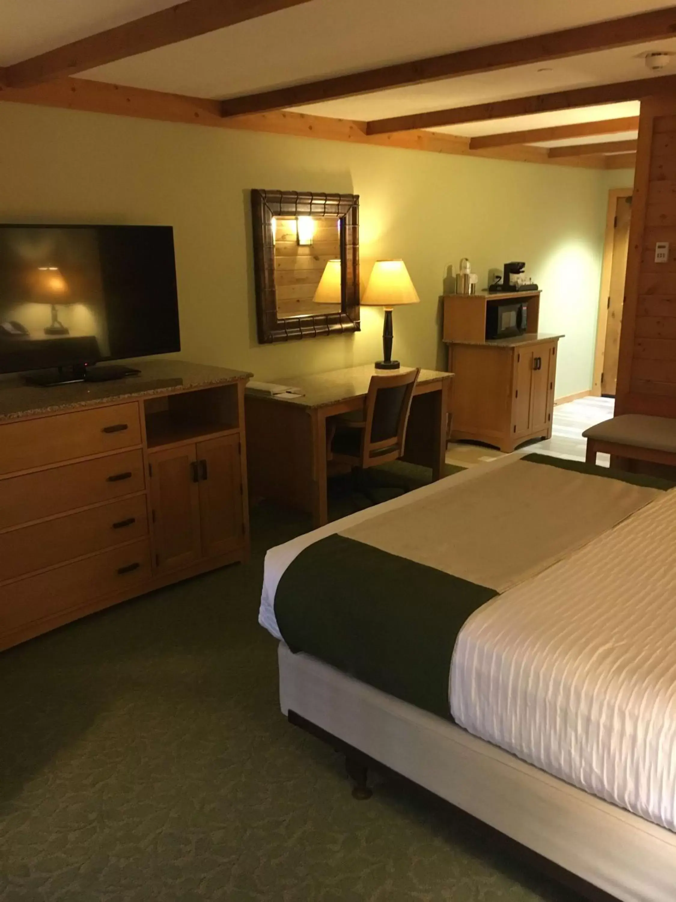 Bedroom, Bed in Brian Head Lodge