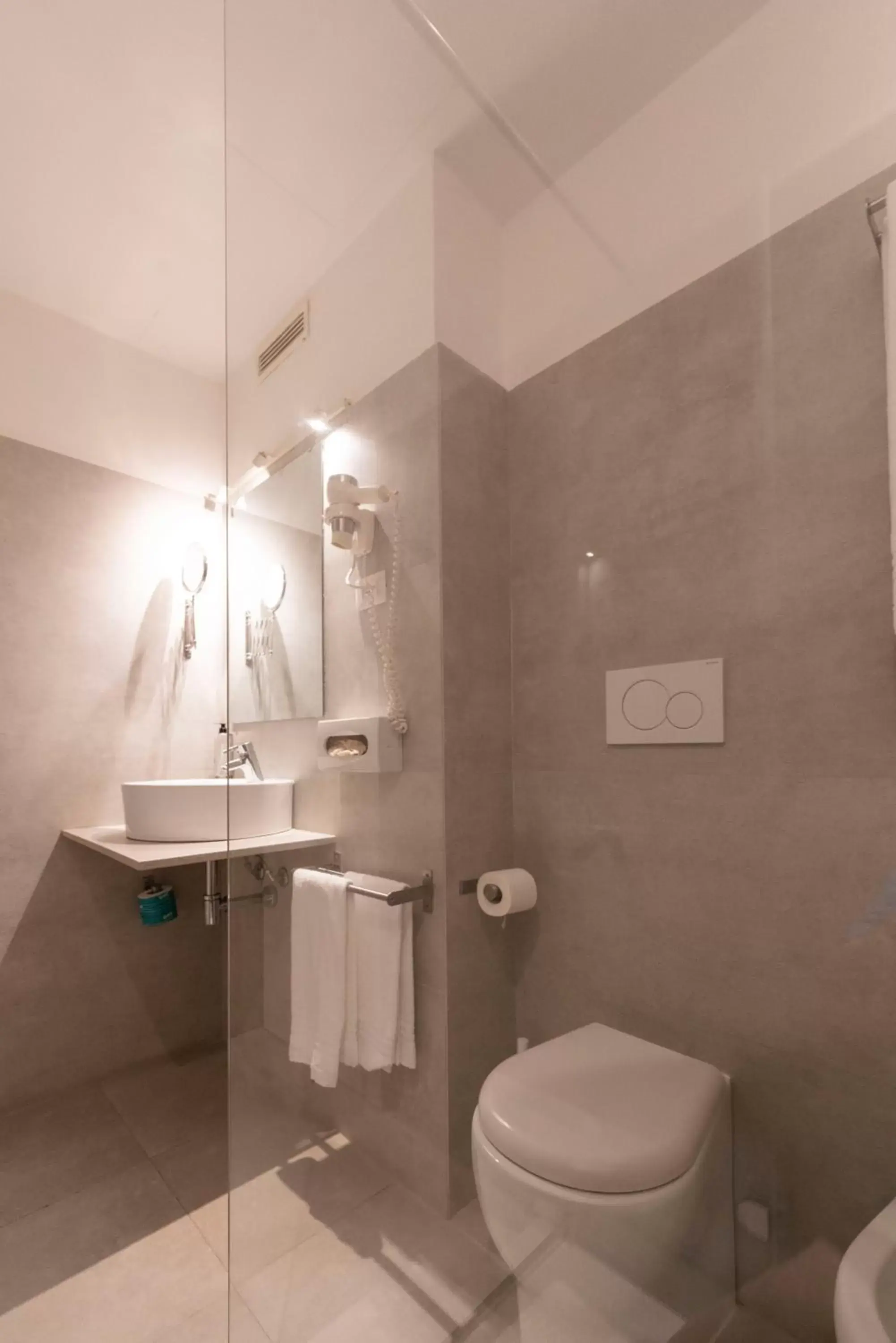 Bathroom in Kleos Hotel Milano