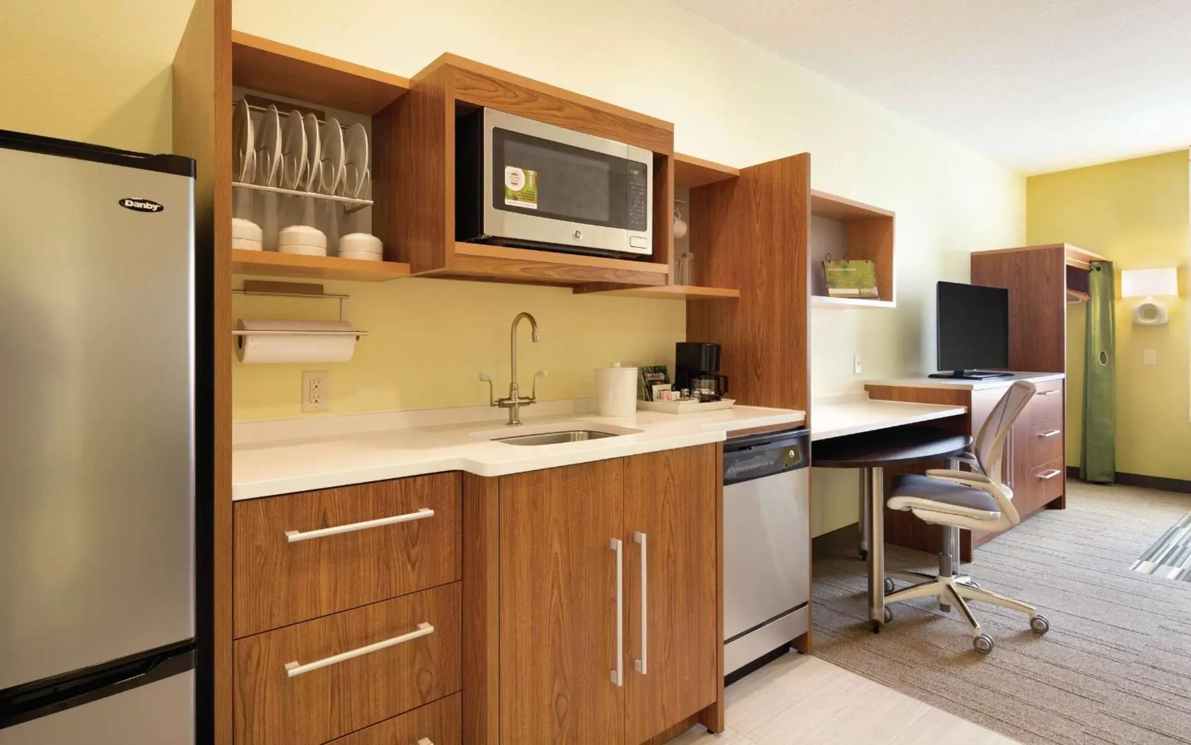 Bedroom, Kitchen/Kitchenette in Home2 Suites by Hilton Minneapolis Bloomington