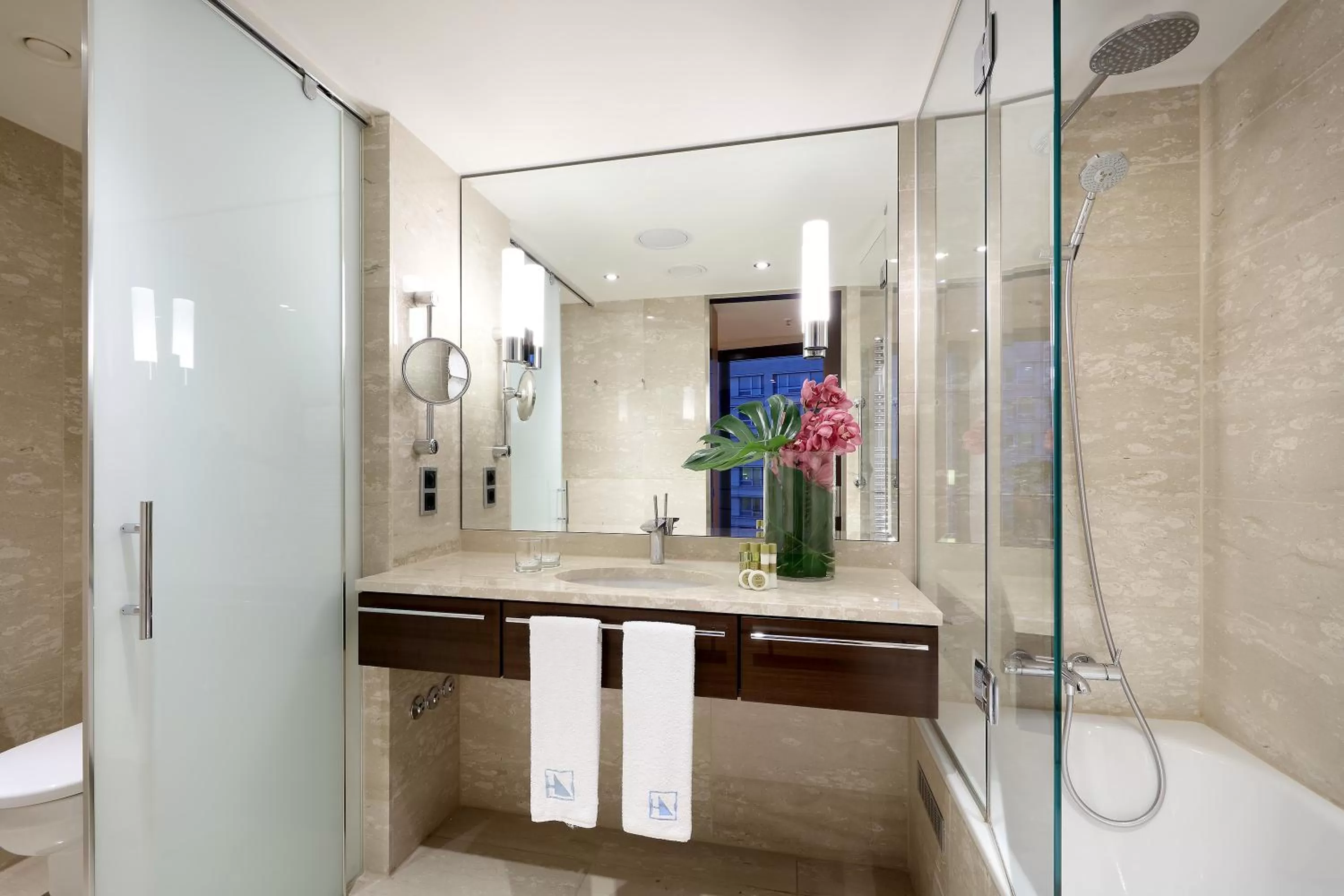 Shower in Eurostars Berlin