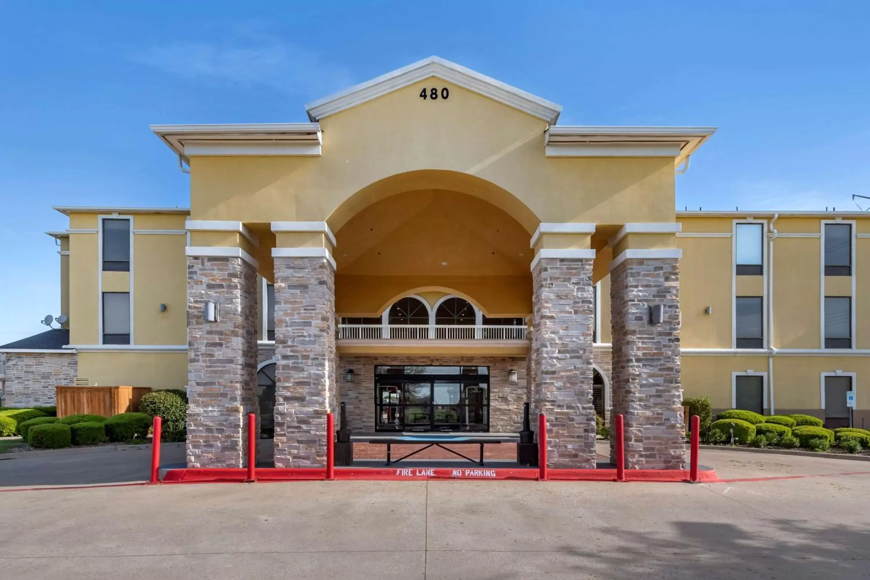 Property building in Best Western Plus McKinney Inn and Suites