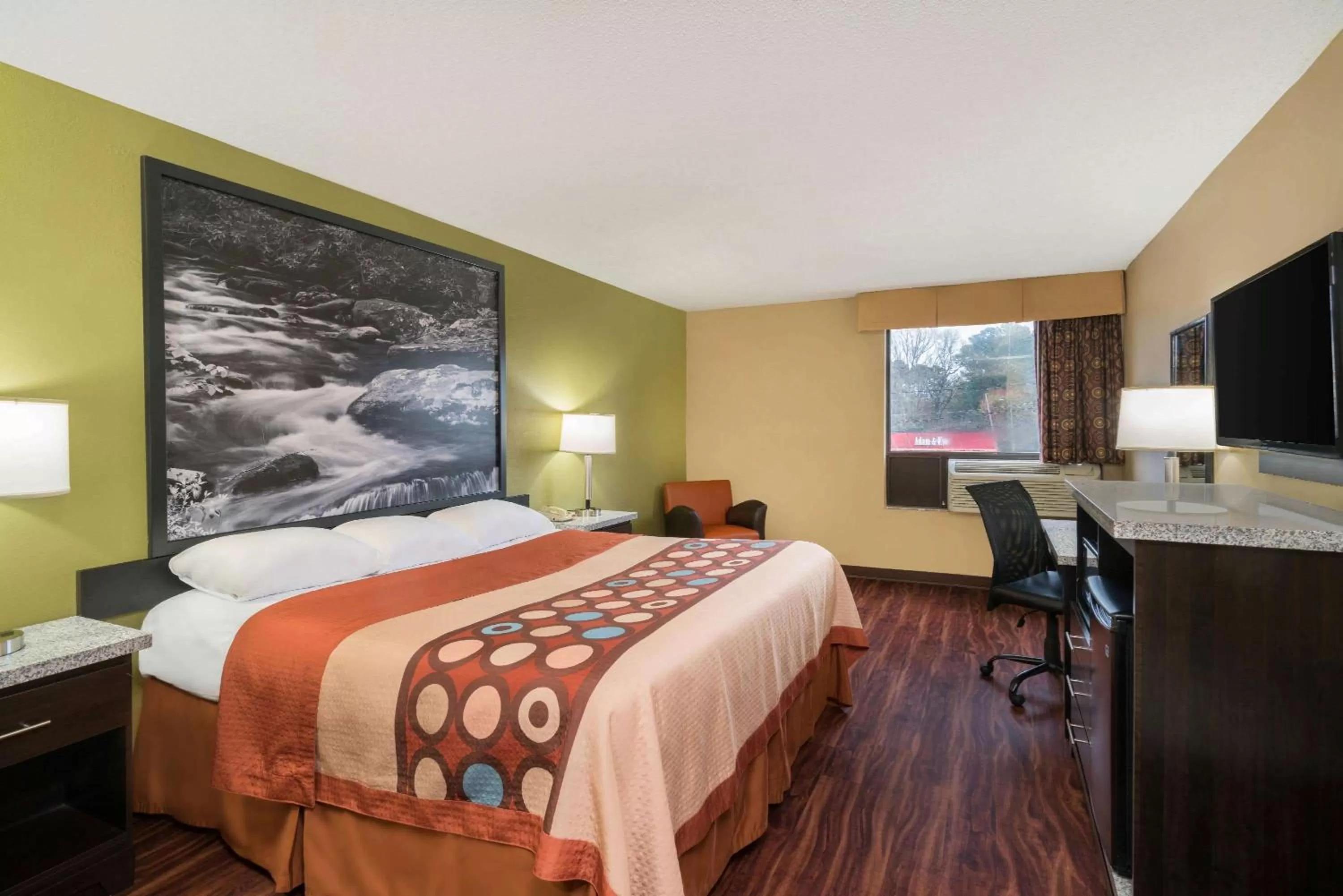 King Room - Non-Smoking in Super 8 by Wyndham Raleigh North East