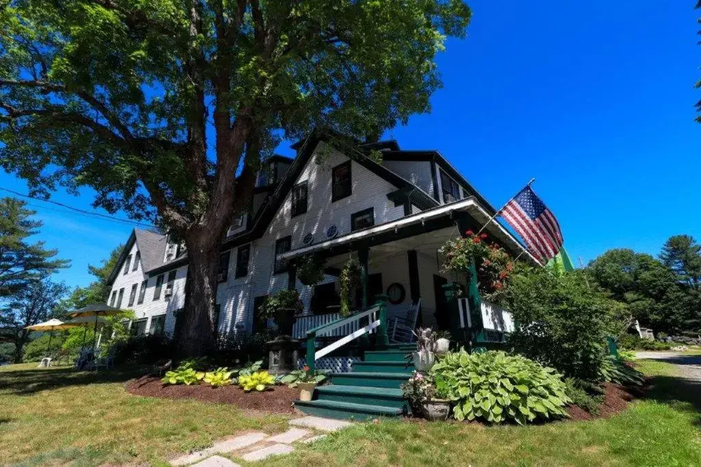 Property Building in Follansbee Inn