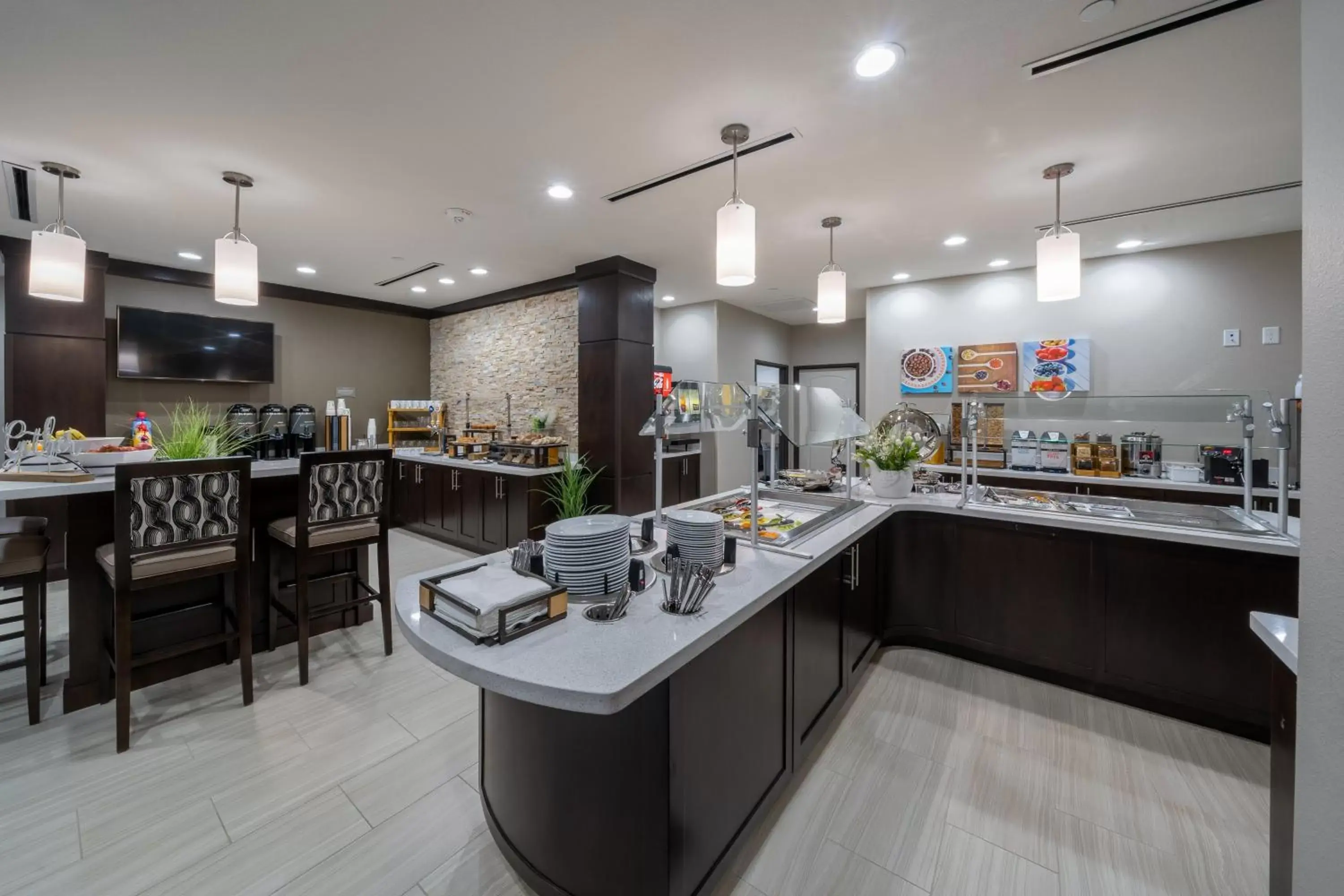 Breakfast, Restaurant/Places to Eat in Staybridge Suites Houston East - Baytown, an IHG Hotel