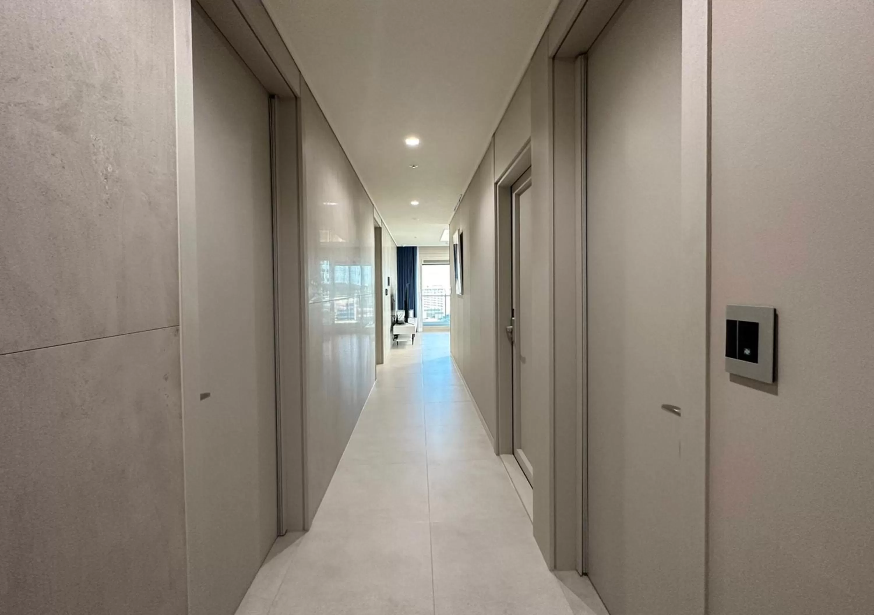 Y Collection by UH FLAT Osiria