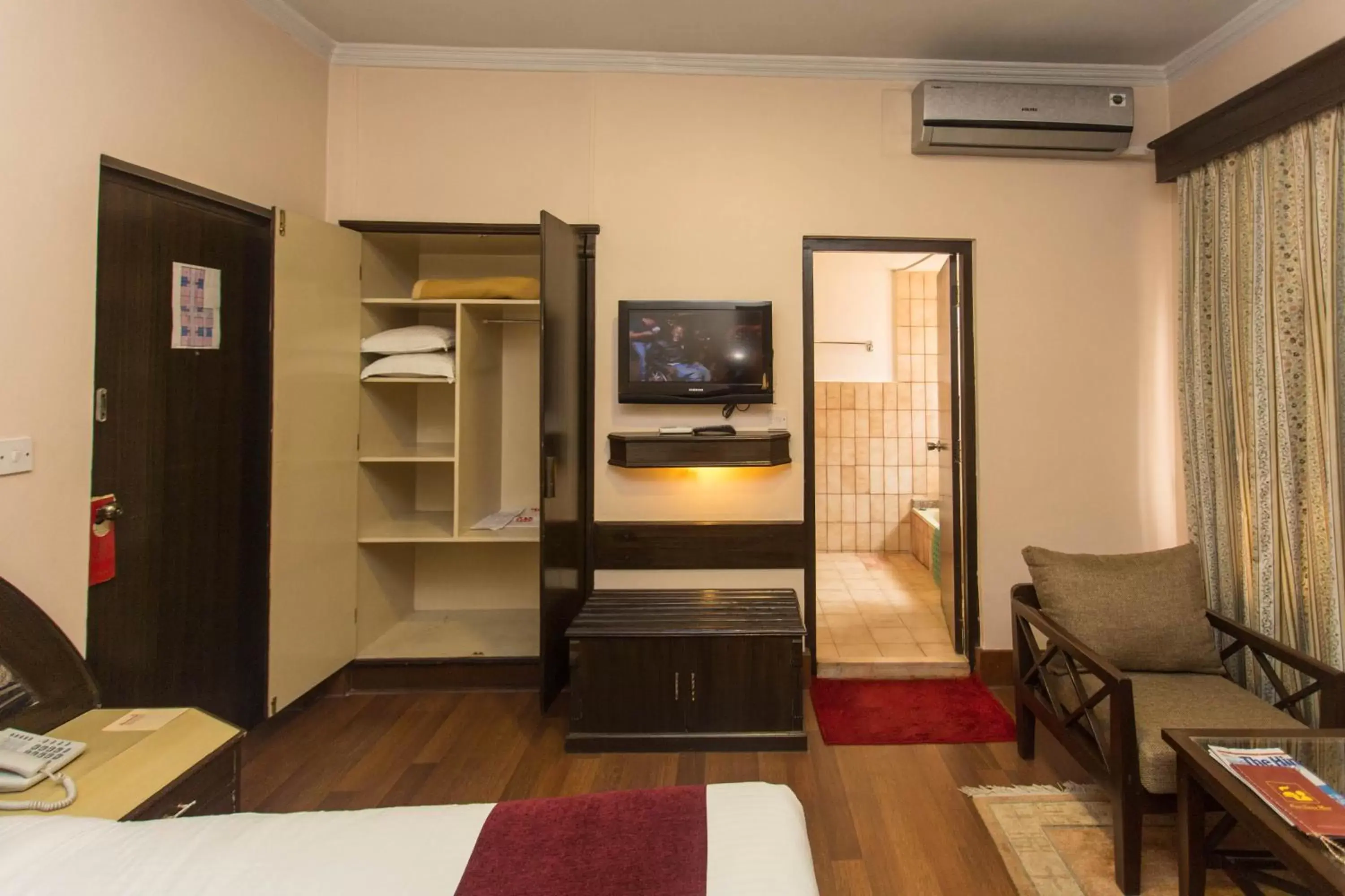 TV and multimedia, TV/Entertainment Center in Hotel Marshyangdi