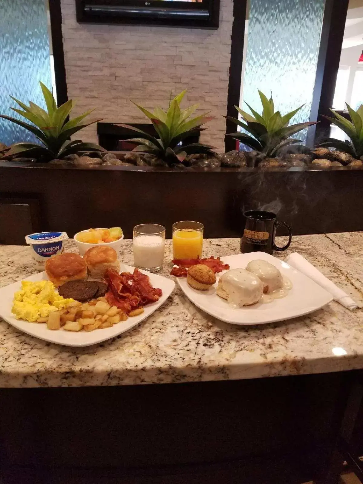 American breakfast in Club Hotel Nashville Inn & Suites