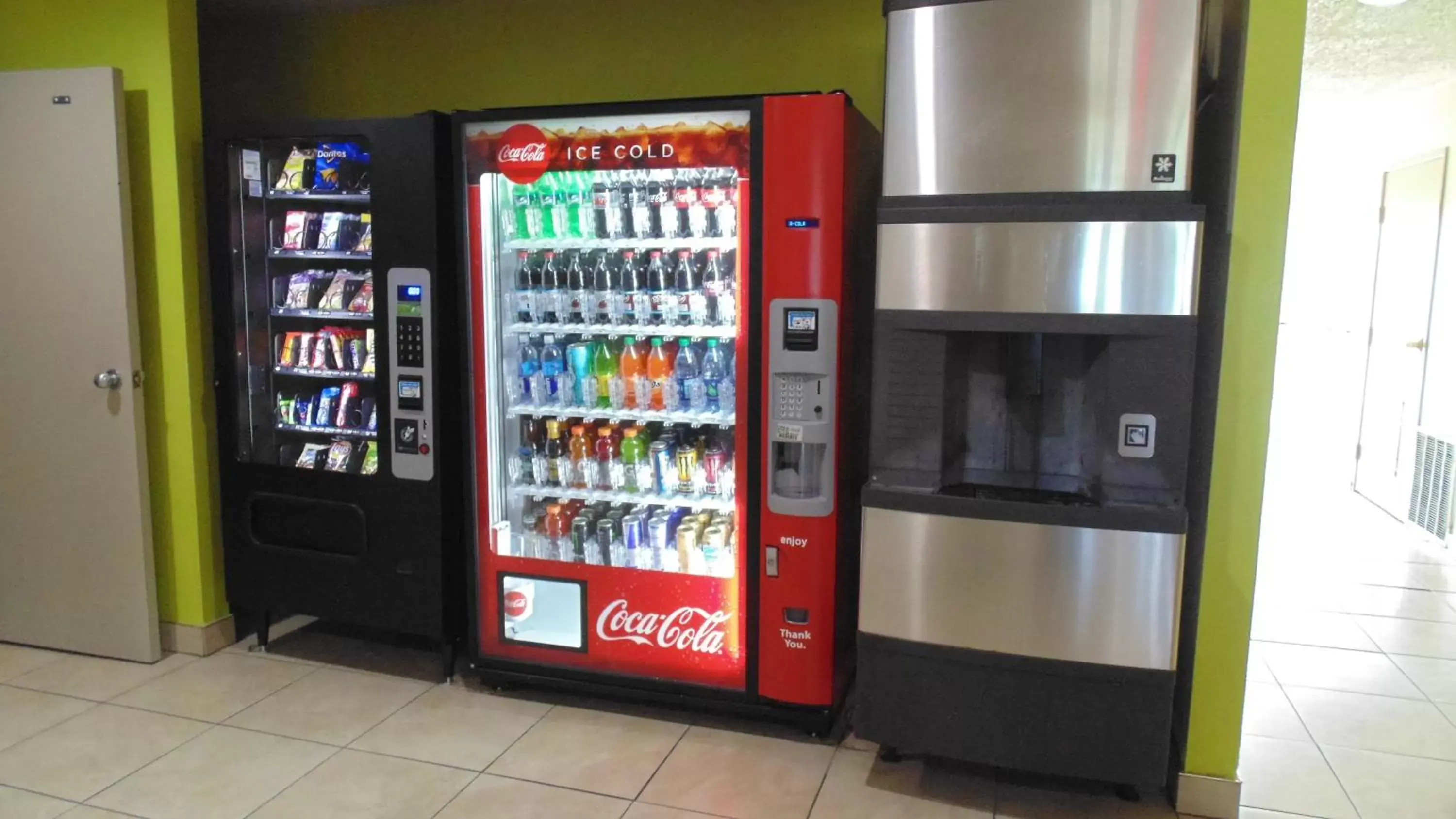 Food and drinks in Super 8 by Wyndham Sapulpa/Tulsa Area Food and drinks in Super 8 by Wyndham Sapulpa/Tulsa Area