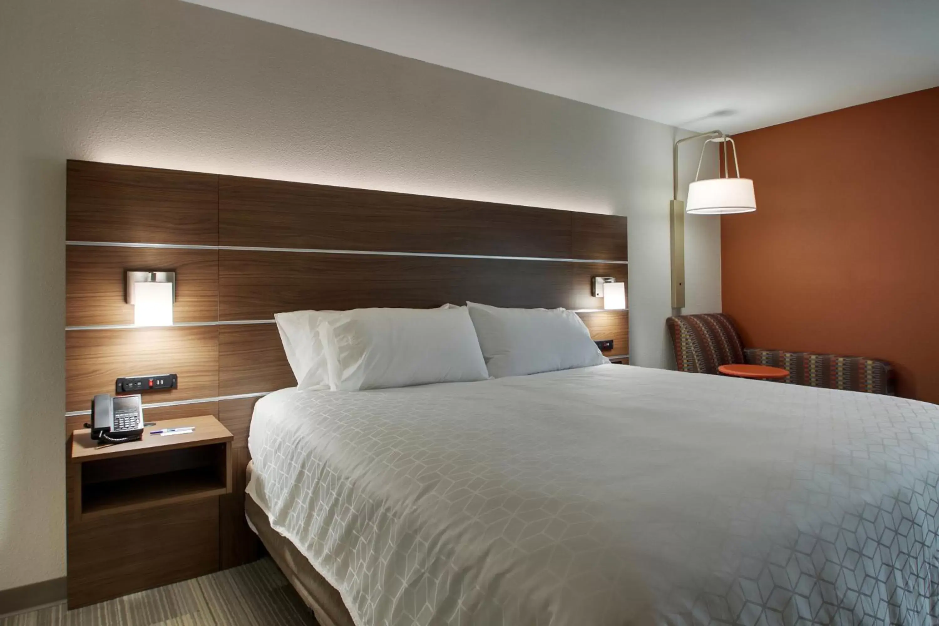 Bedroom, Bed in Holiday Inn Express Voorhees/ Mt. Laurel, an IHG Hotel