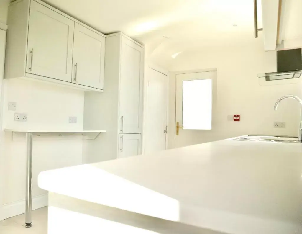 Kitchen or kitchenette, Bathroom in Granary Villa