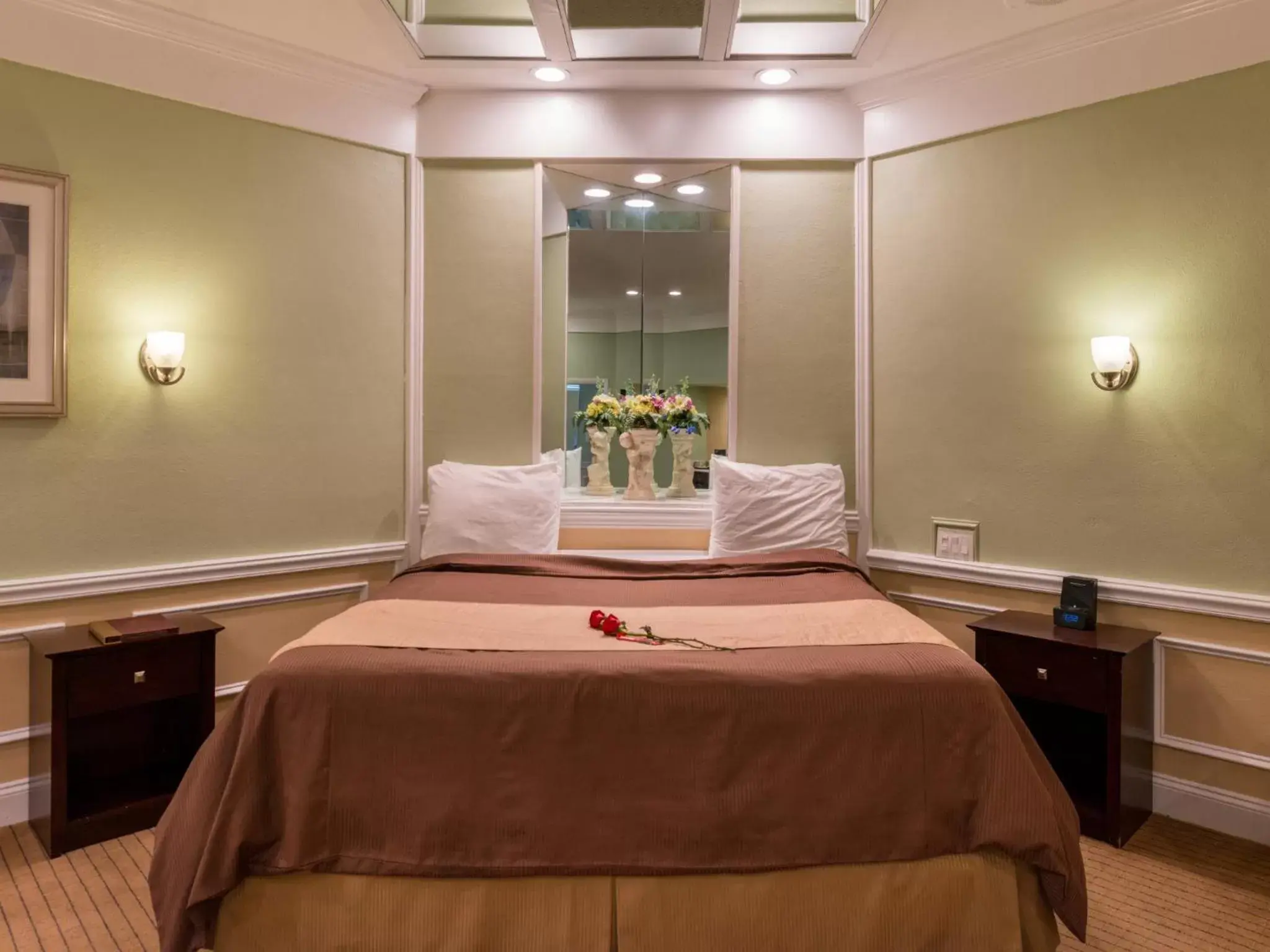 Bed in Inn of The Dove Romantic Luxury & Business Suites
