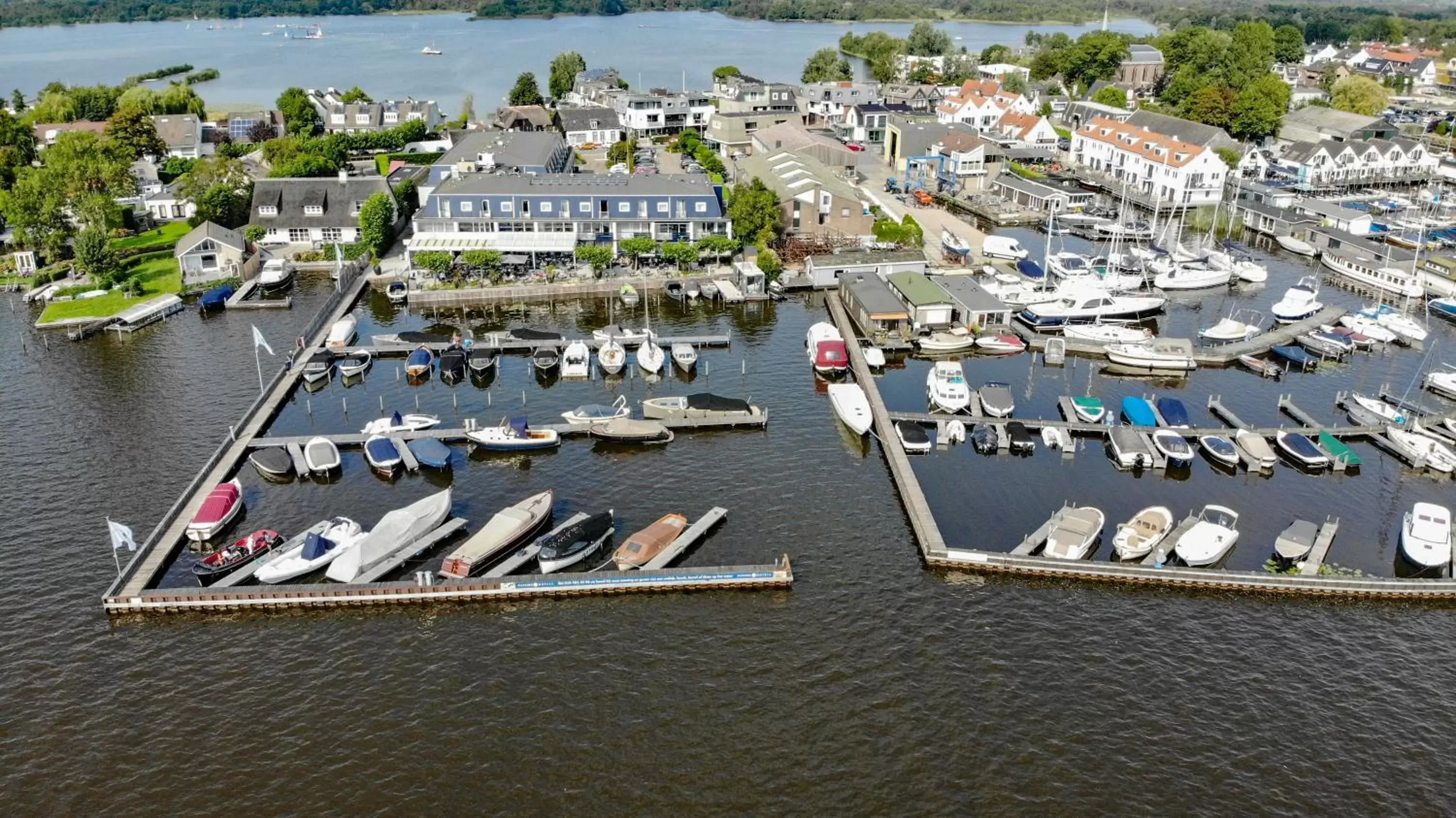 Property building, Bird's-eye View in Fletcher Hotel Restaurant Loosdrecht-Amsterdam