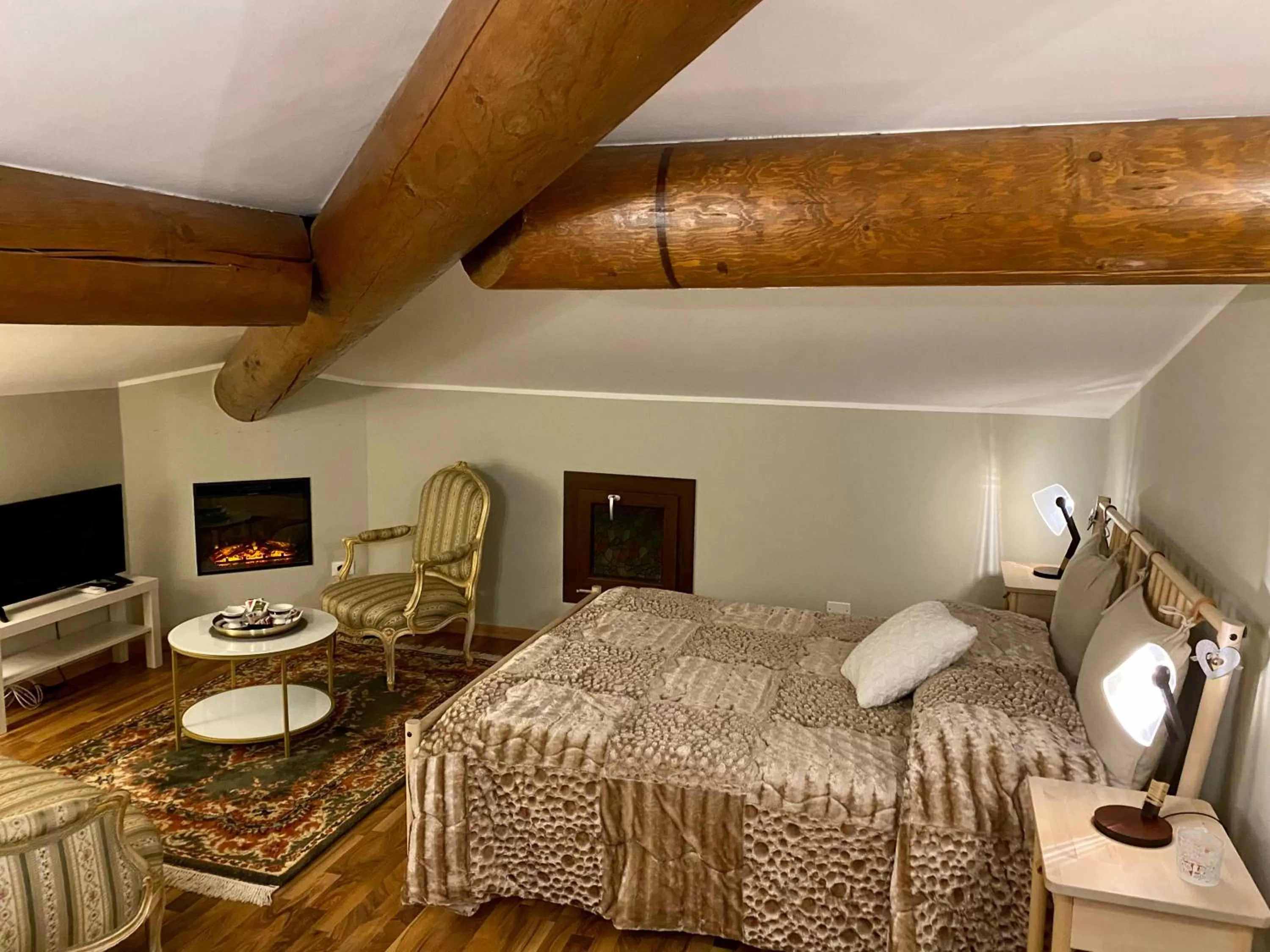Photo of the whole room, Bed in La Casa Di Campagna Sul Garda