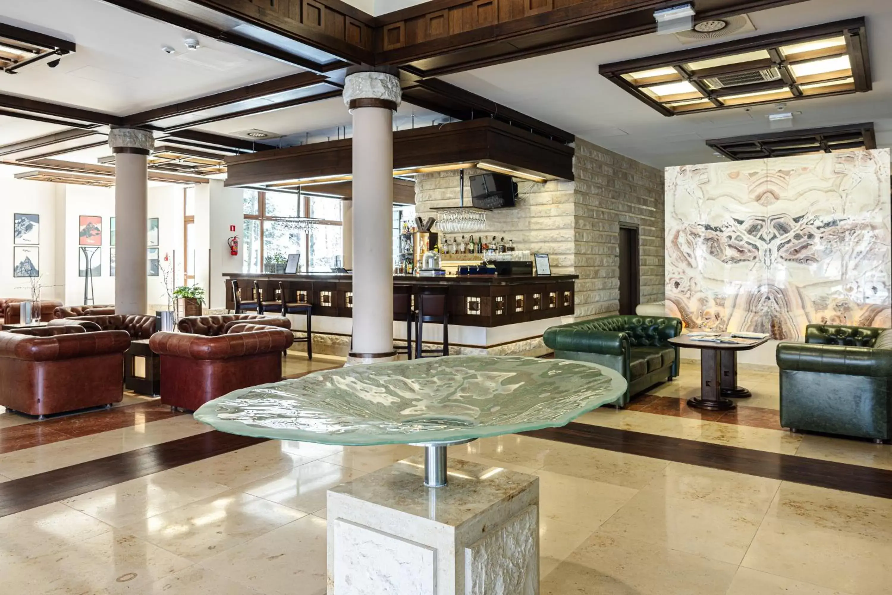 Lobby or reception, Lounge/Bar in Hotel Crocus