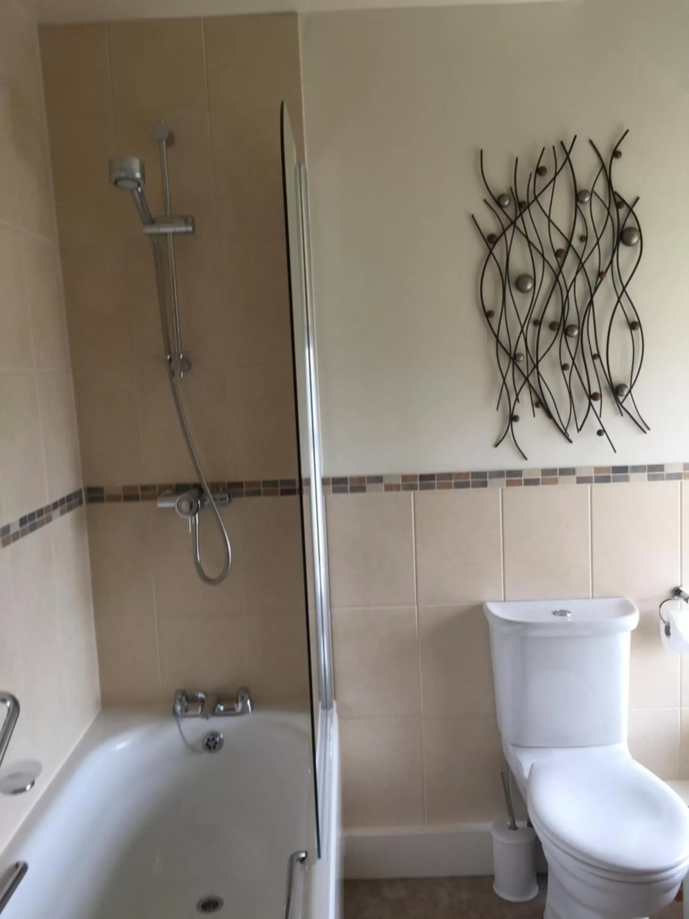 Bathroom in Caerwylan Hotel