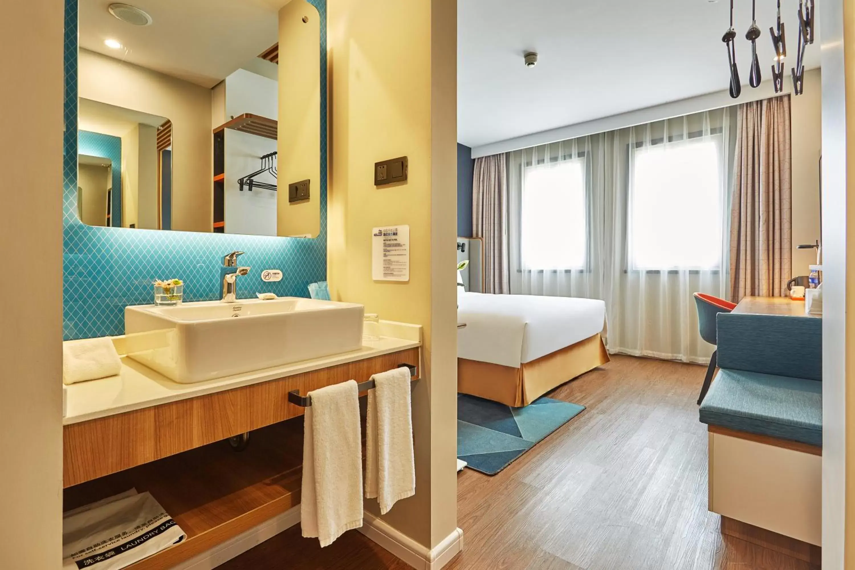 Photo of the whole room, Bathroom in Holiday Inn Express Nanjing Xuanwu Lake, an IHG Hotel