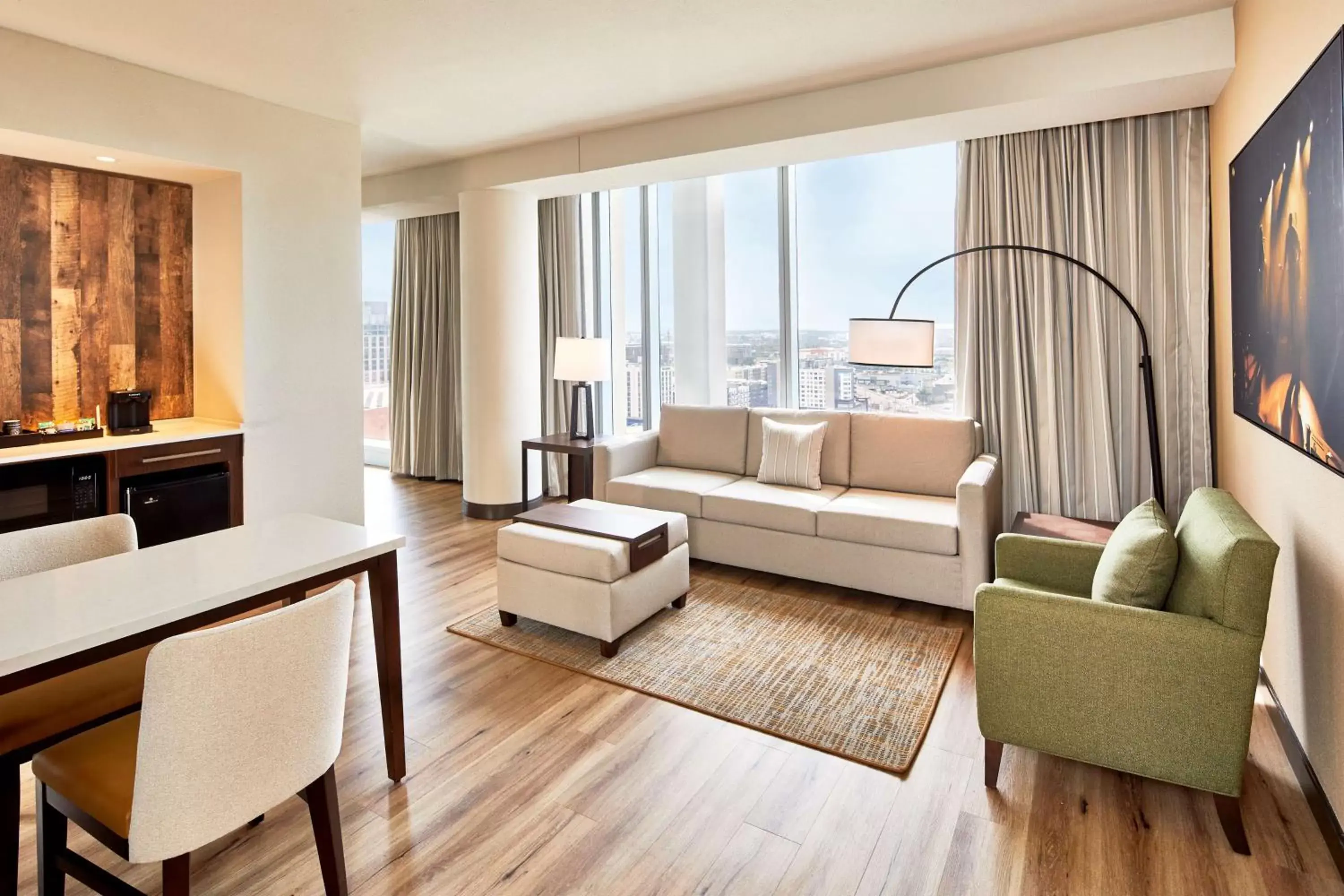 Living room, Seating Area in Embassy Suites by Hilton Nashville Downtown