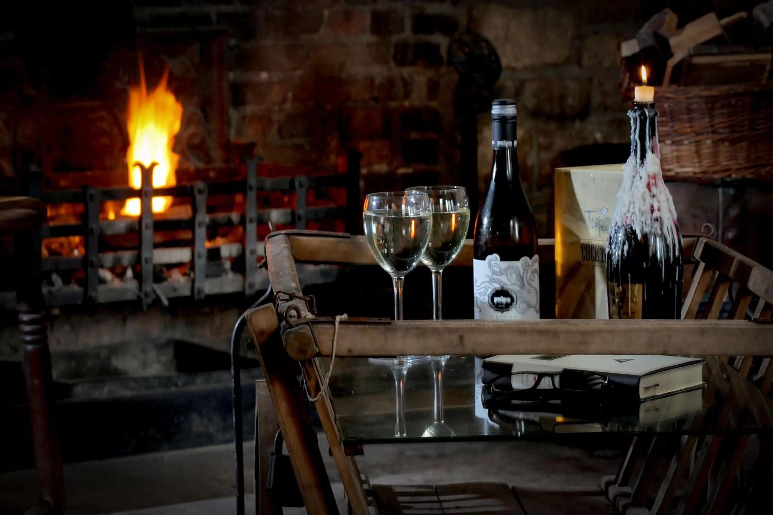 Restaurant/places to eat in Angel and Royal Hotel