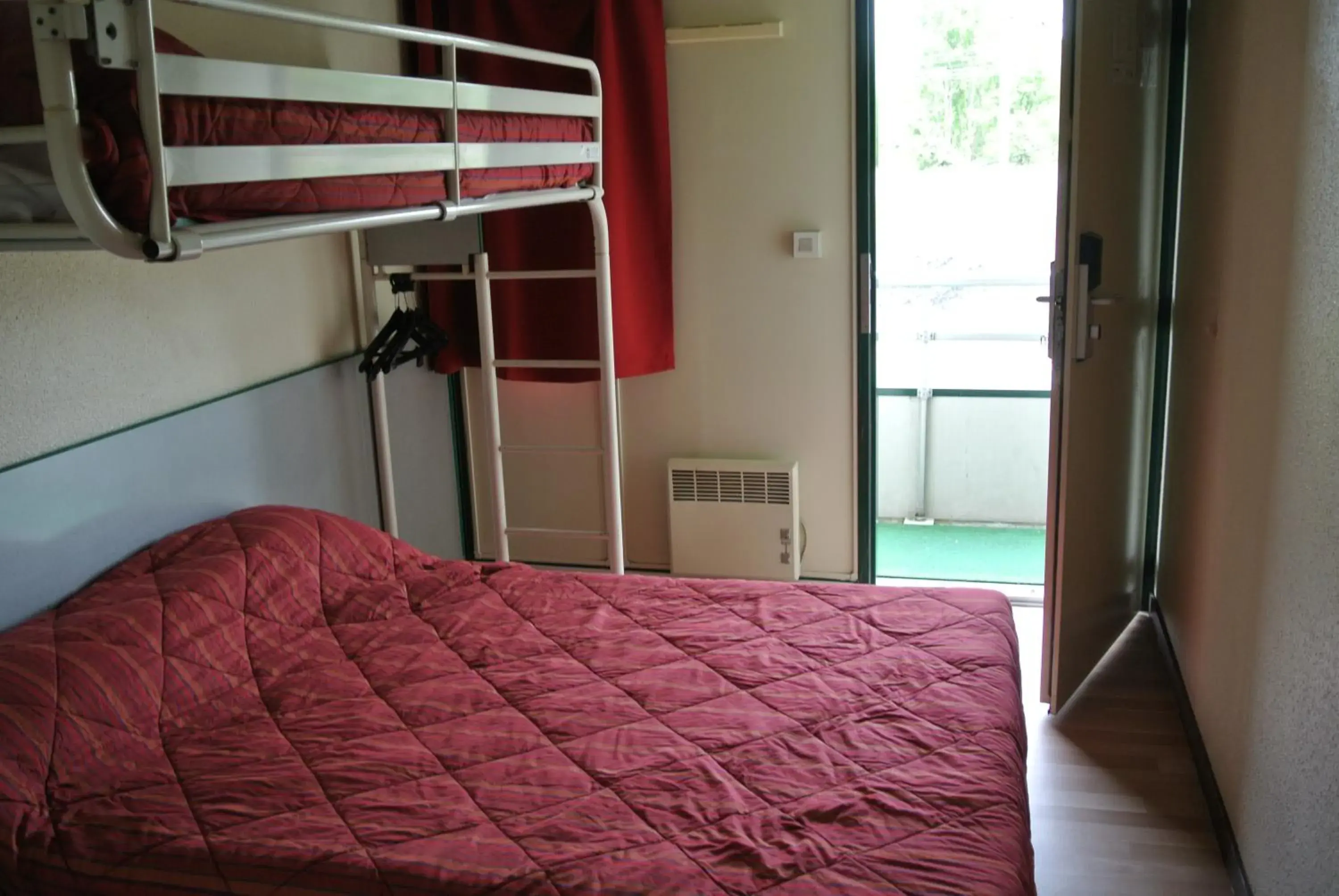 Photo of the whole room, Bed in Premiere Classe Lyon Sud - Chasse Sur Rhône