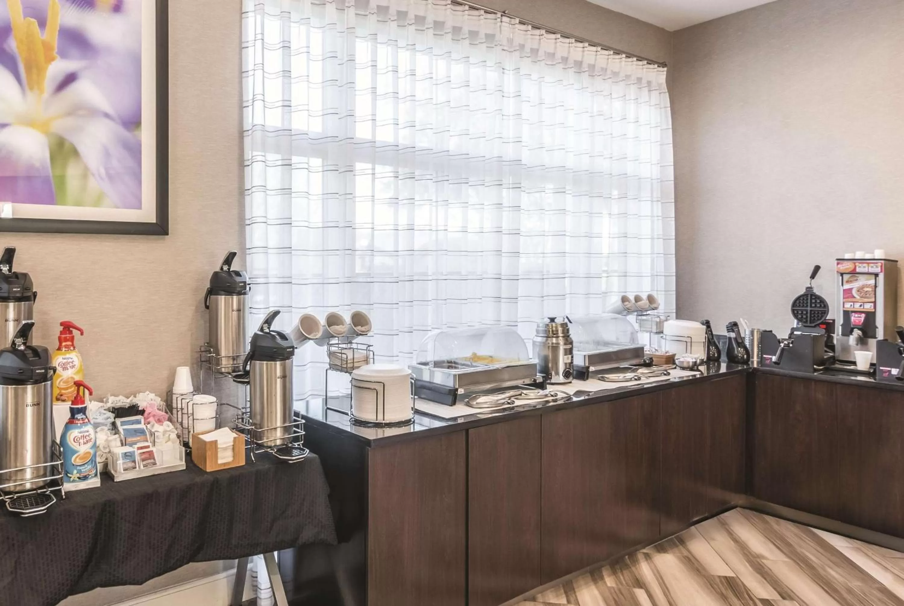 Restaurant/places to eat in La Quinta by Wyndham Orlando Airport North - Free Airport Shuttle!