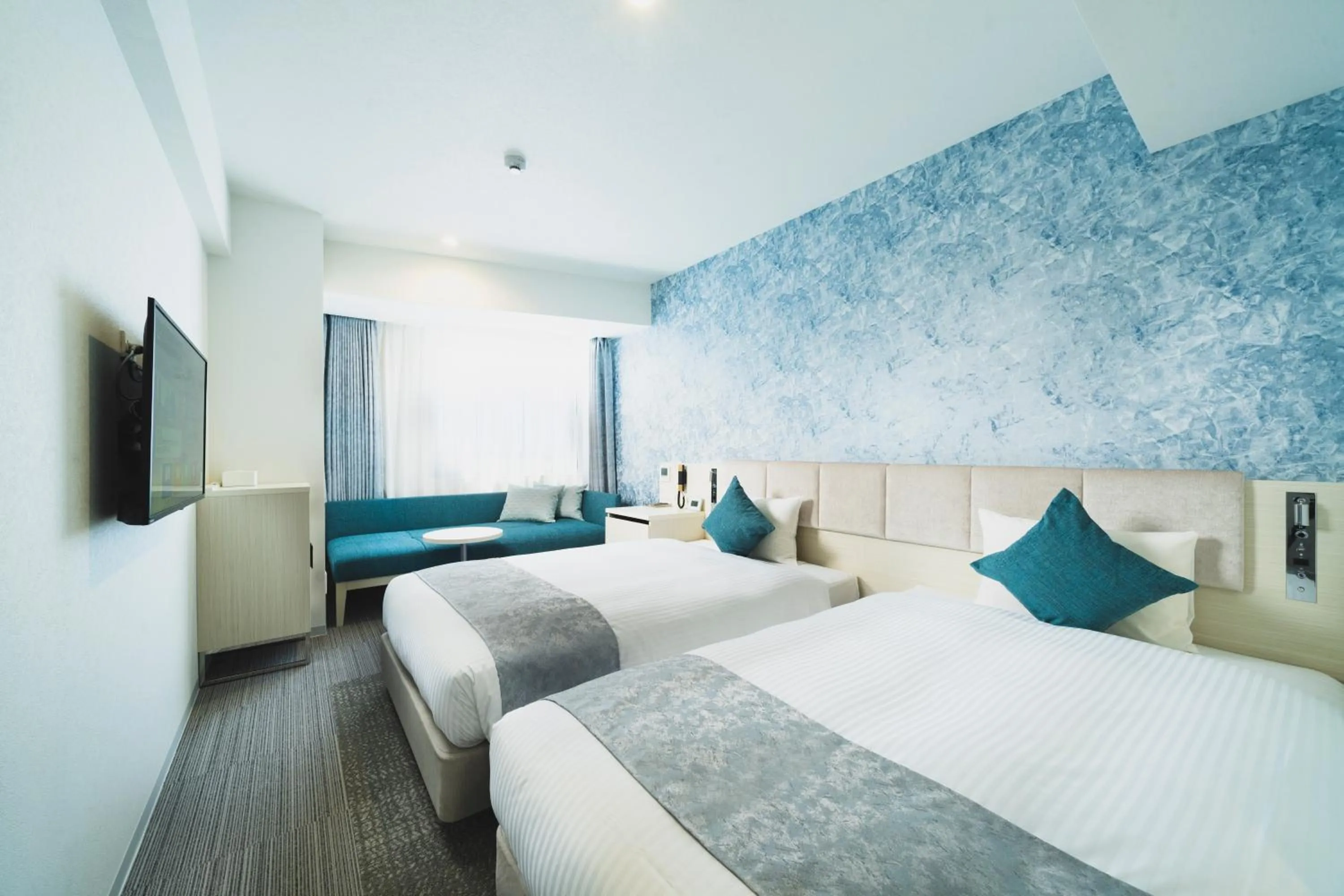 Photo of the whole room, Bed in Rembrandt Style Naha