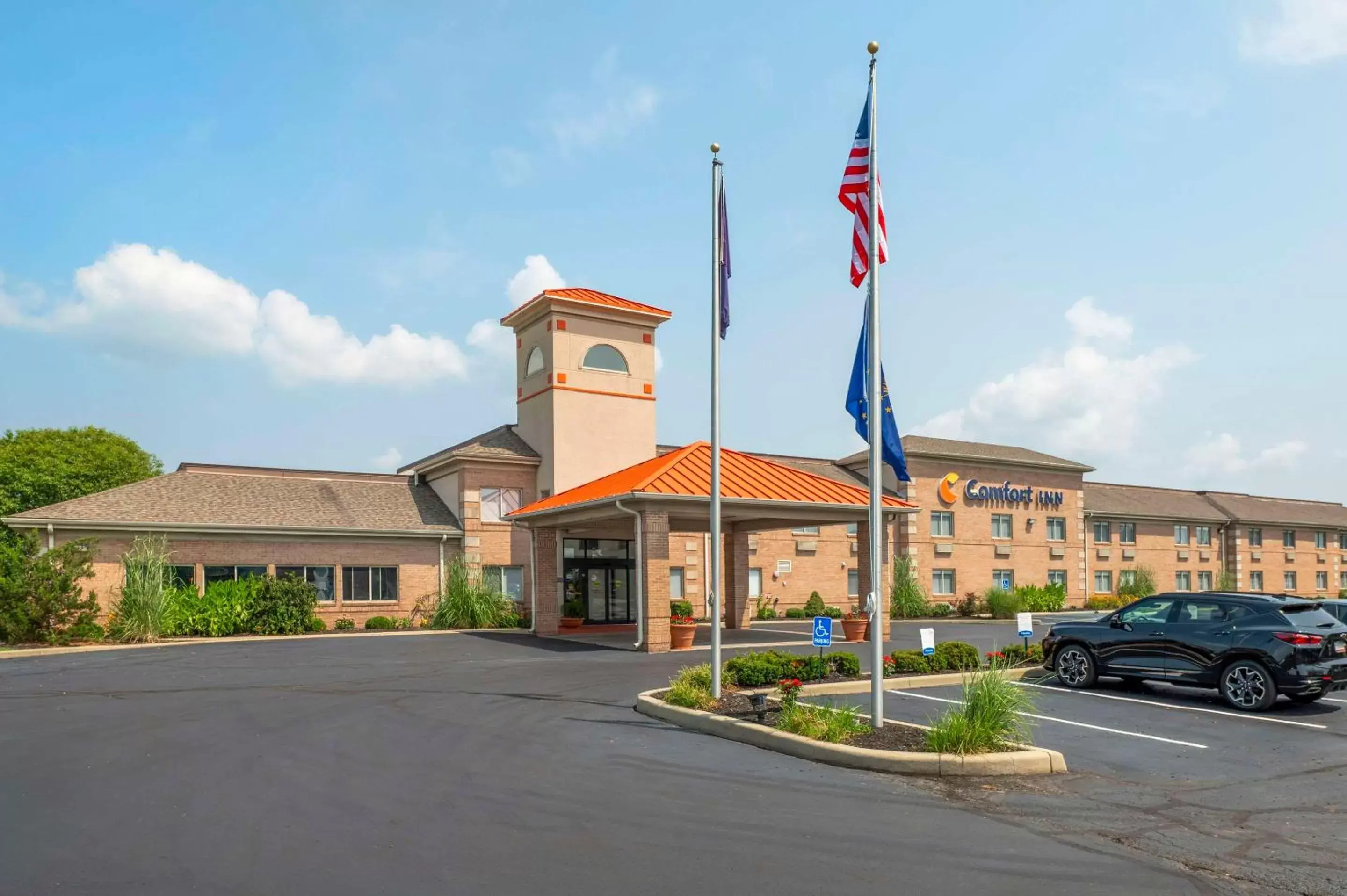Property Building in Comfort Inn Near Indiana Premium Outlets